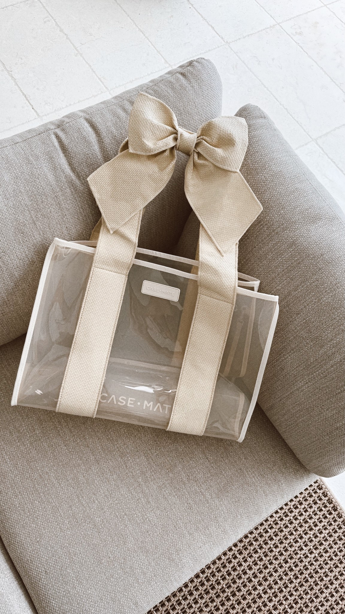 The cutest beach bag EVER 🥥 🐚 
Waterproof with a phone pouch and the prettiest raffia bow 🤍

#casemate #beachbag #bow #bowbeachtote #waterproofbeachbag #poolbag #summer #musthave #resortwear #vacation #boatbag 

#LTKSwim #LTKItBag #LTKSeasonal