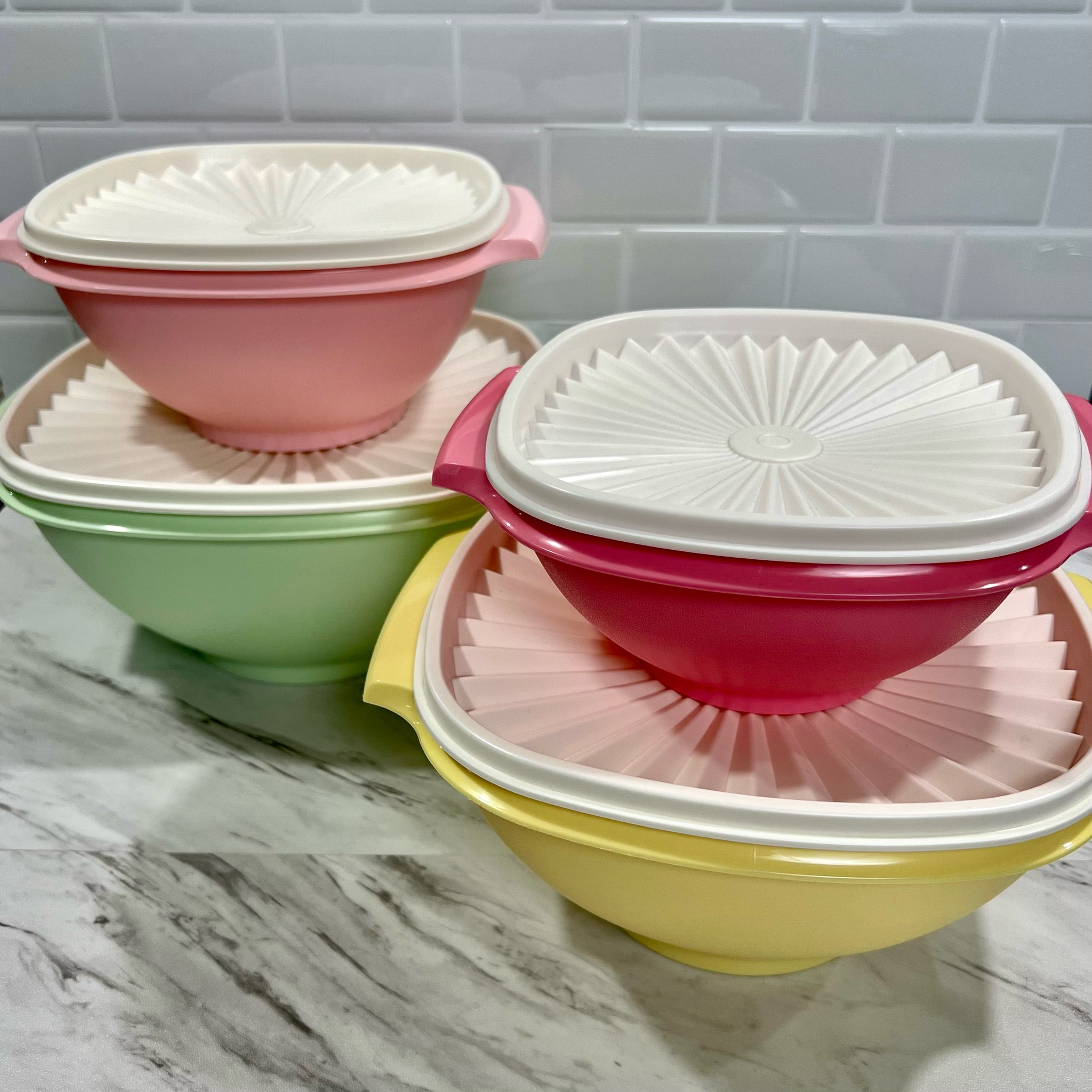 Tupperware 8piece Heritage Square Bowl Set 