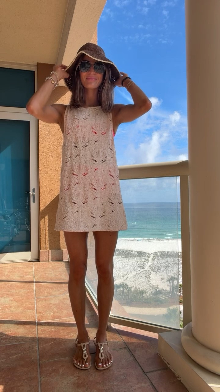 First day at the beach! ☀️ looove this hat + coverup from target! 😍