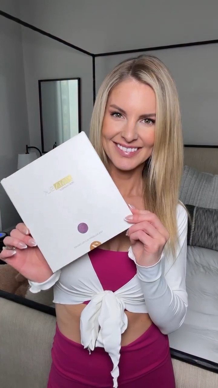 I didn’t realize how much my regular pillowcase was affecting my skin and hair… until I switched. If you’re investing in skincare and good hair products, don’t let your pillow undo it overnight. Beauty sleep just got an upgrade 😴✨

Comment “SLEEP” for the 🔗!

Beauty tips, night routine, beauty hacks 
#silkpillowcase #haircaretips #silkpillowcasebenefits #hairjourney #skincareroutine