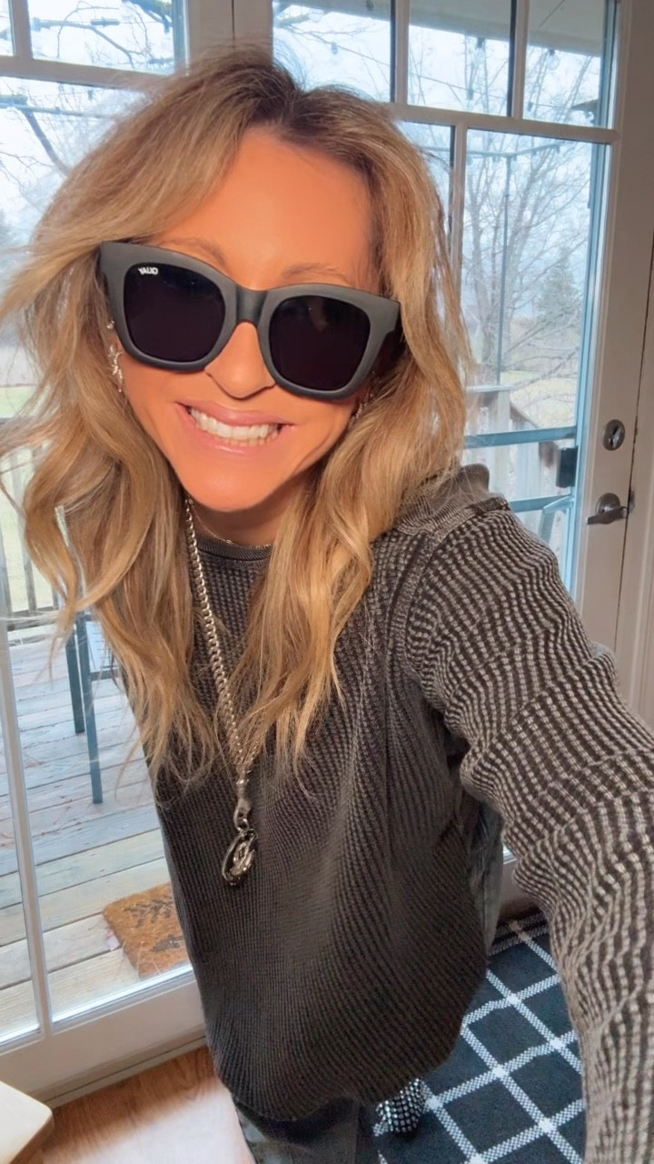 Some of the best everyday basics I’m CONSTANTLY pulling for… simple and easy… jewelry and shoe choice can definitely enhance any outfit…

#basics #jeans #jewelry 

#LTKootd #LTKgrwm