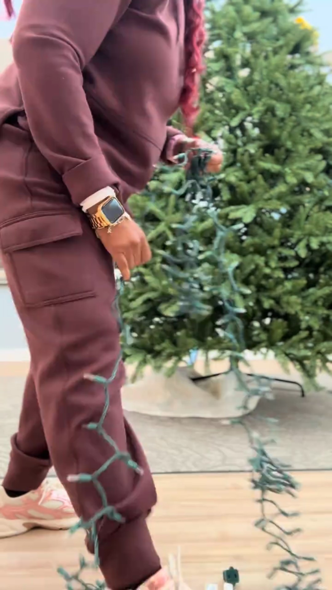 Tree #1 is officially up at the gig, and listen… the woodsy-modern moment is momenting. 😍
I may be running behind, but this beauty showed up right on time. Clean, elegant, simple — and just plain adorable. Two more trees are on deck, so stay tuned… the holiday magic is just getting started! ✨🌲