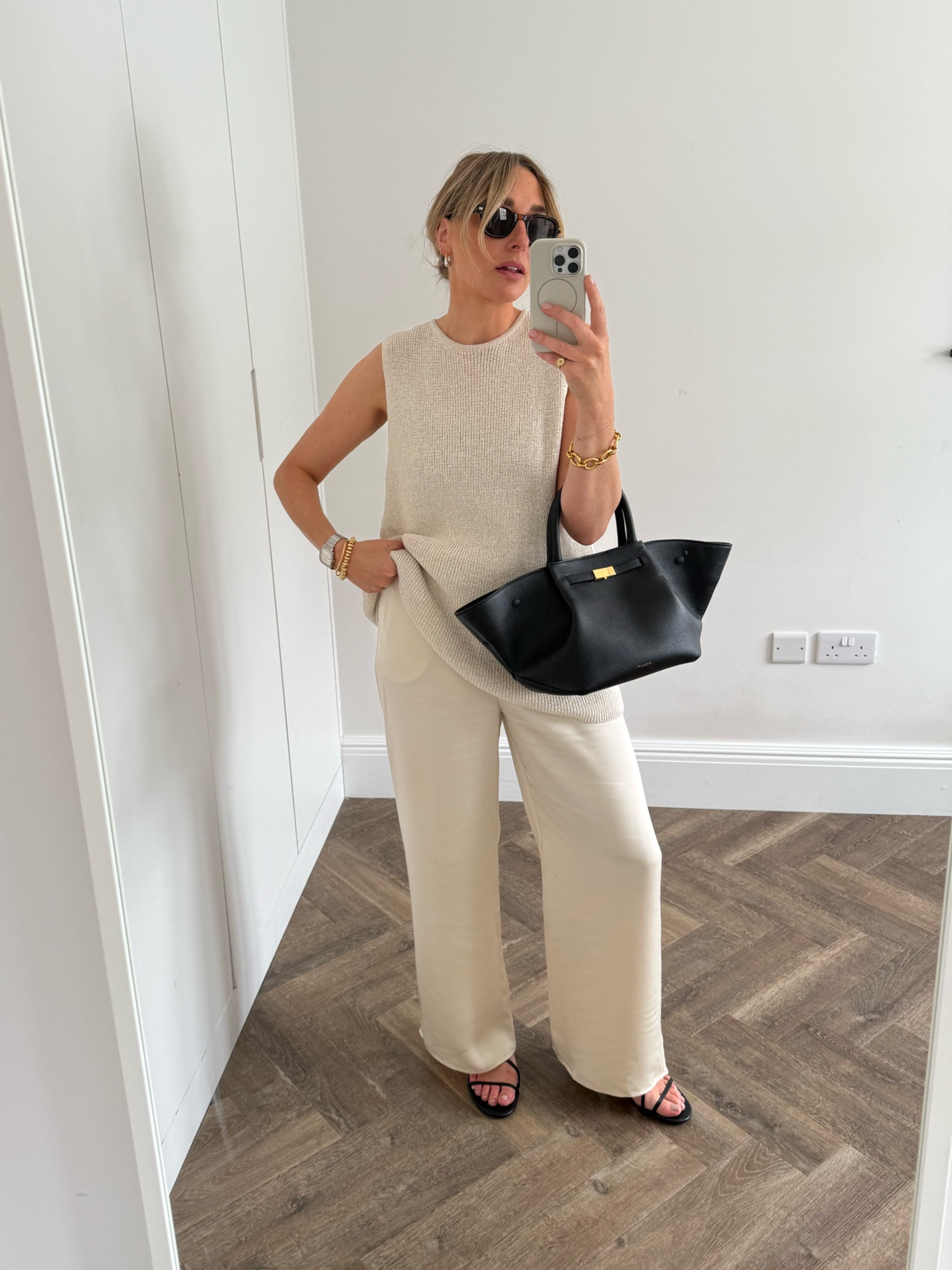 A tonal easy to wear every day look. The inspo is on my Instagram. 

Silt trousers
Satin trousers
Tonal look
Work outfit
Work look


#LTKeurope #LTKuk #LTKsummer