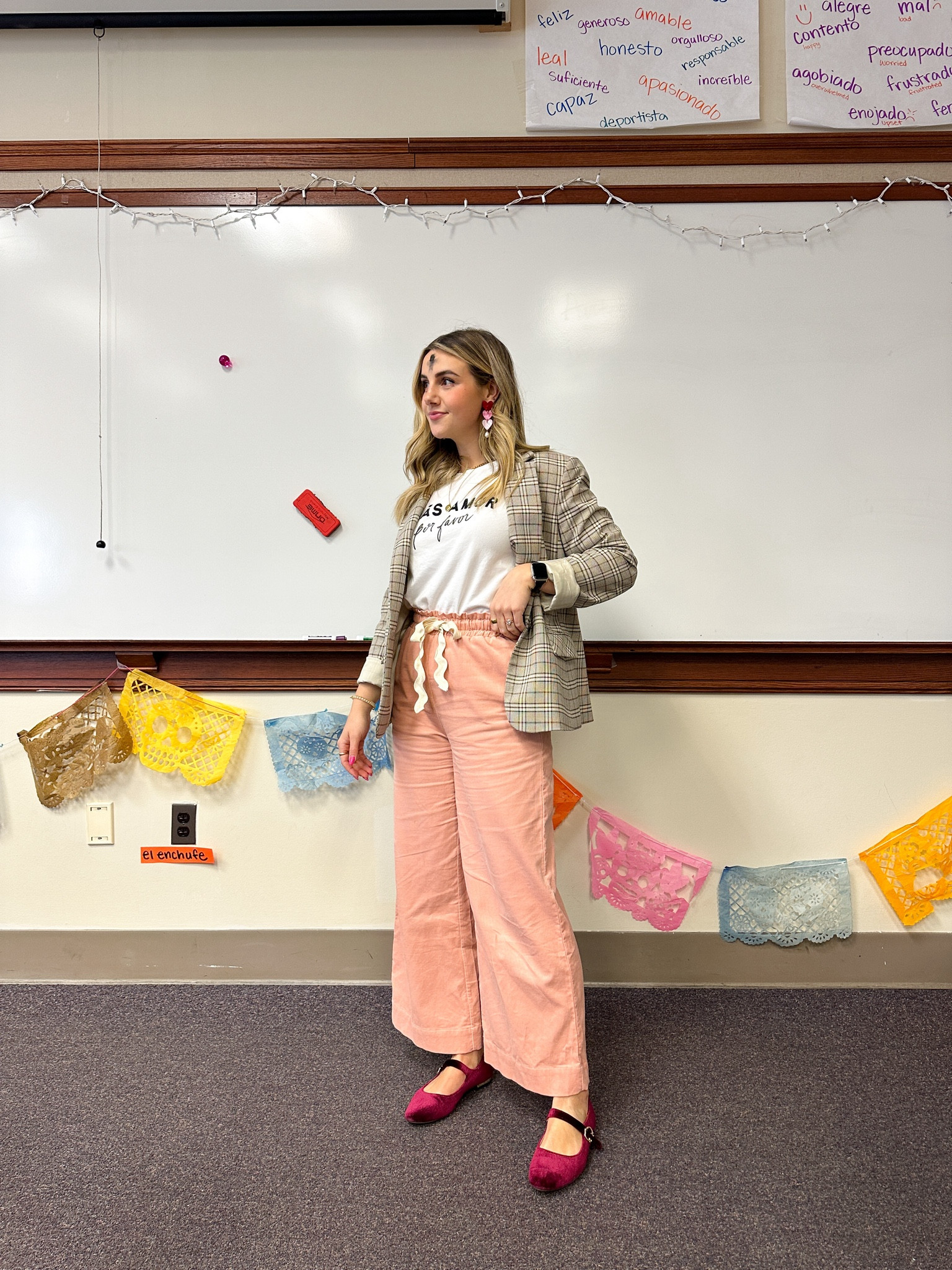 Teacher valentines outfit 

Pants are from Saint Geraldine
Earrings are 11 Jules !
Tee is old from Target
Blazer is thrifted 