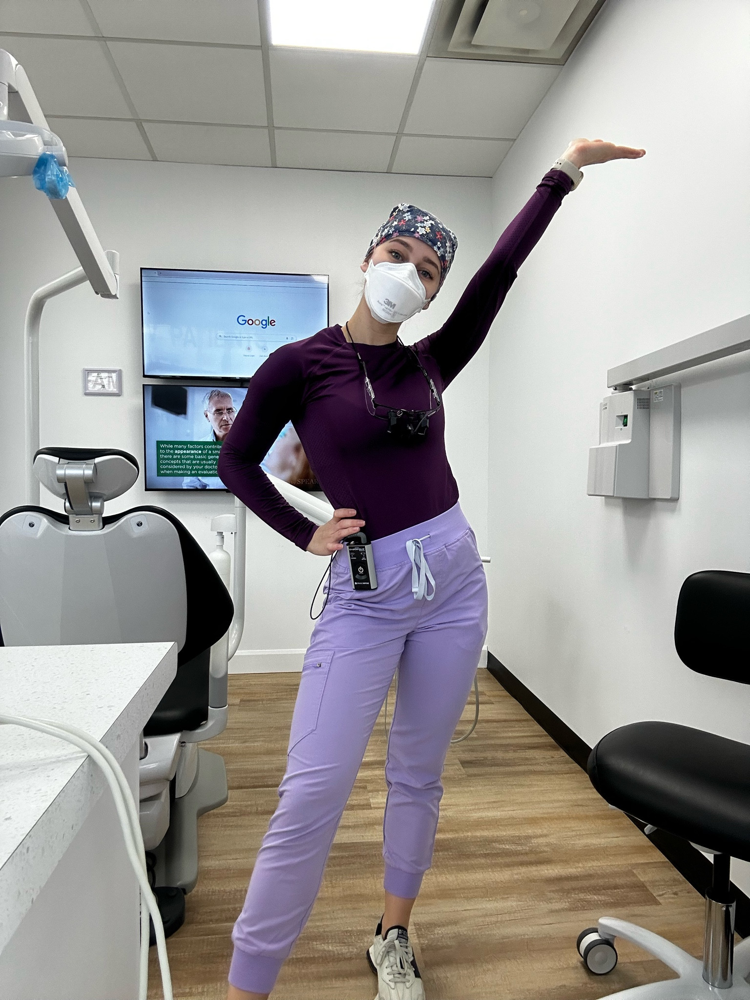 Colour is not on the website right now for the pants, linked the exact style tho! 

#LTKworkwear