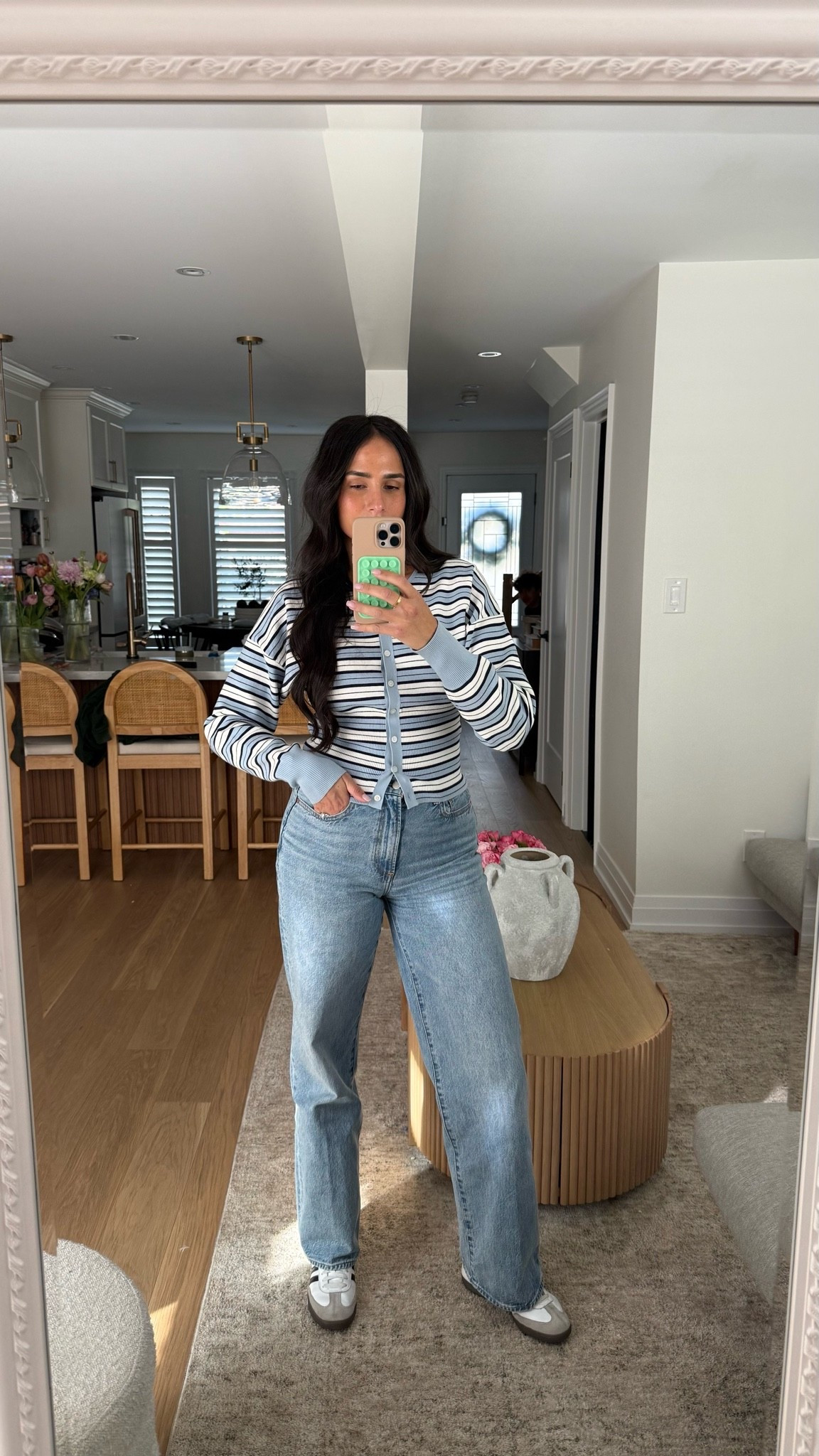 @Aritzia 
Medium cardigan 
28 tall jeans

#LTKcanada #LTKsummer #LTKstyletip