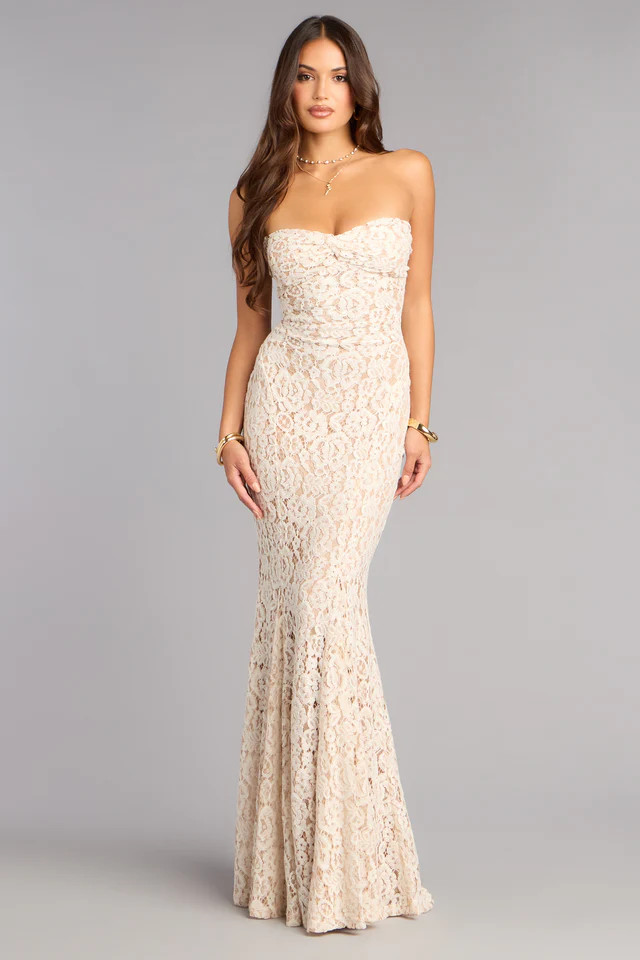 Isabelle Lace Sweetheart Mermaid Formal Dress | Windsor Stores