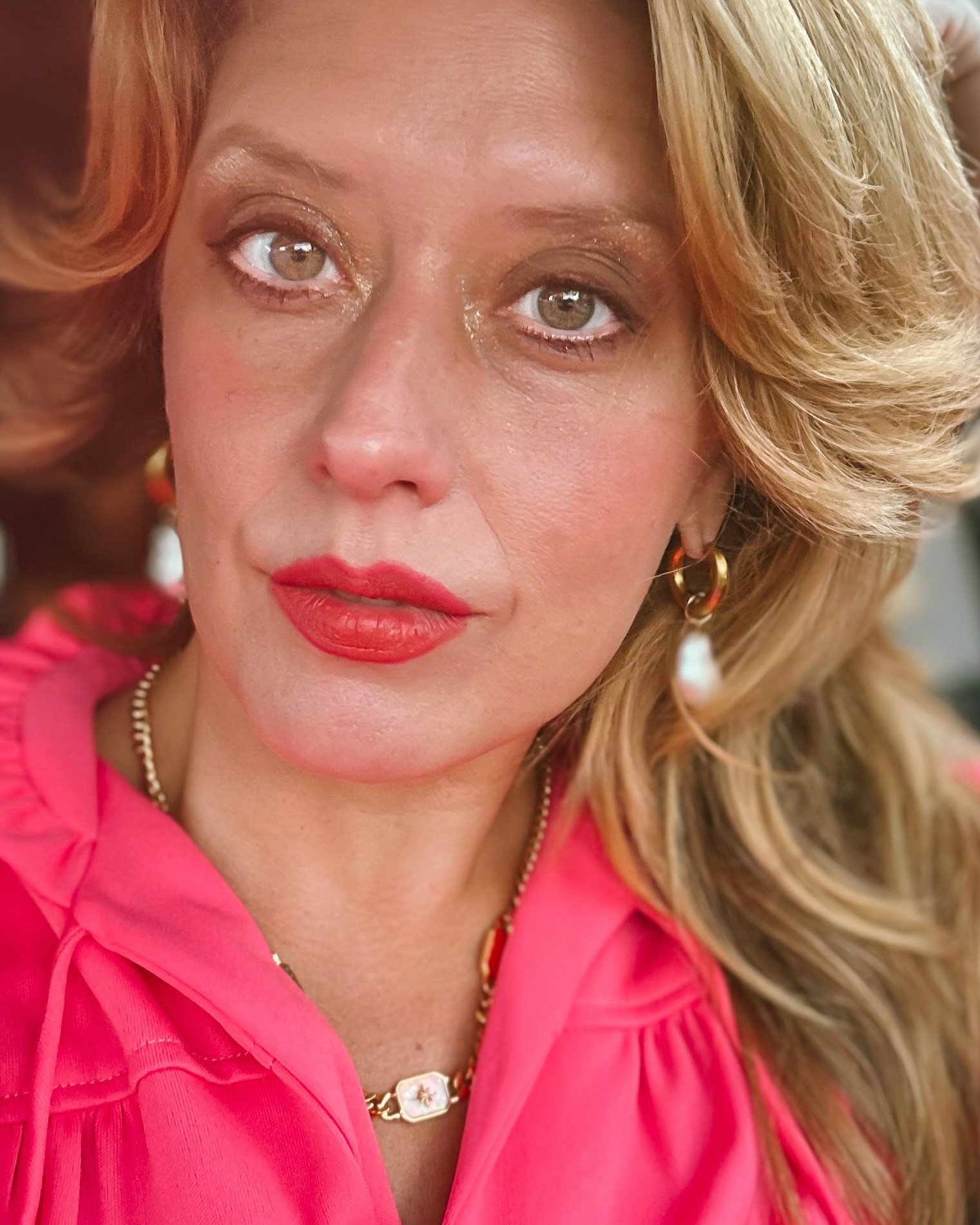 When you wear your colors • everything comes together. A beautiful Fall Spice eye palette, coral lipstick and pearls are the perfect touches for this True Spring Complexion. Curious, do you know your color season? 🎨 

#colorpalettes #truespring #fallbeauty #coral #faithandfashion