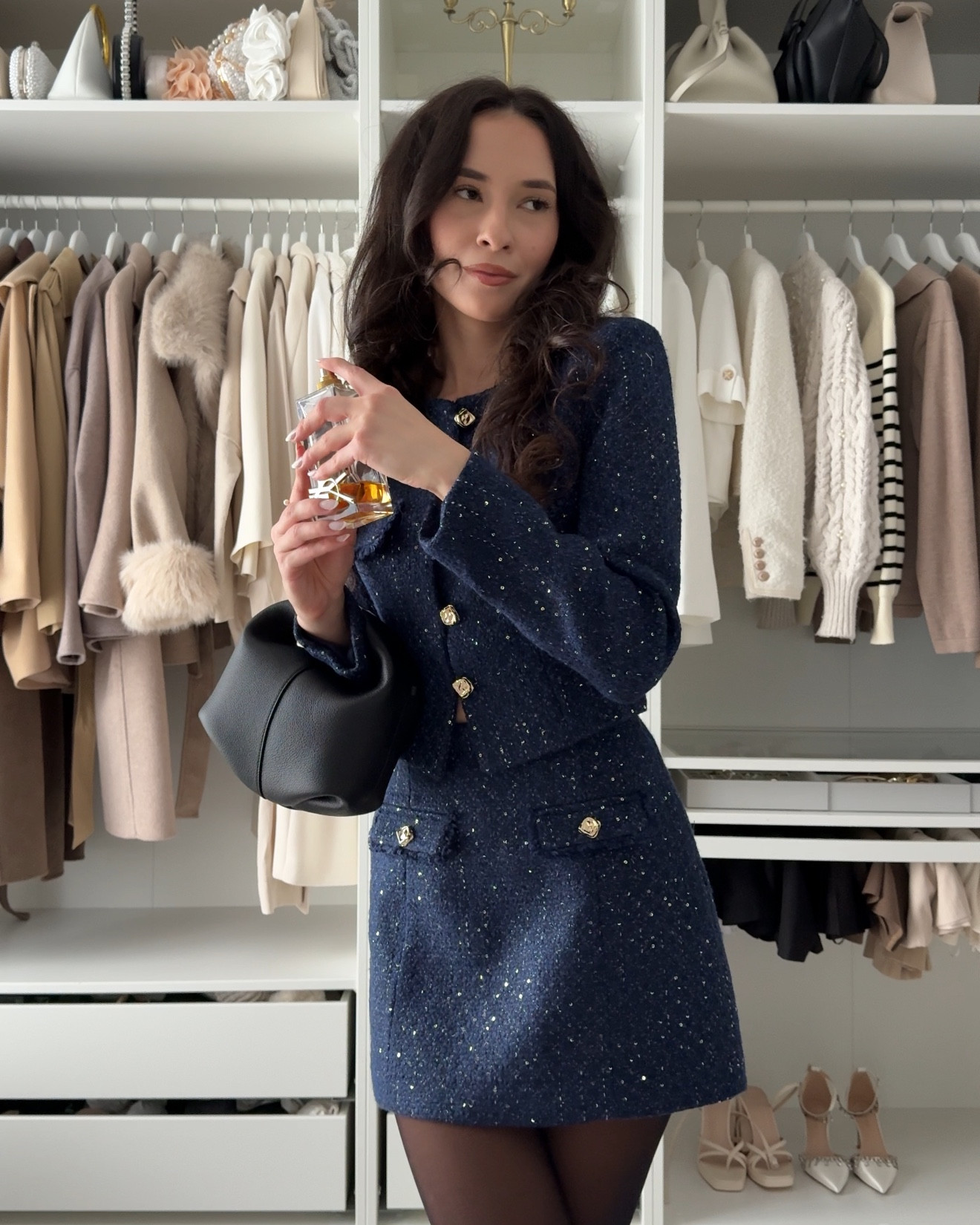 The perfect Christmas dinner set 🎄✨ sparkly navy blue = elegance 💙