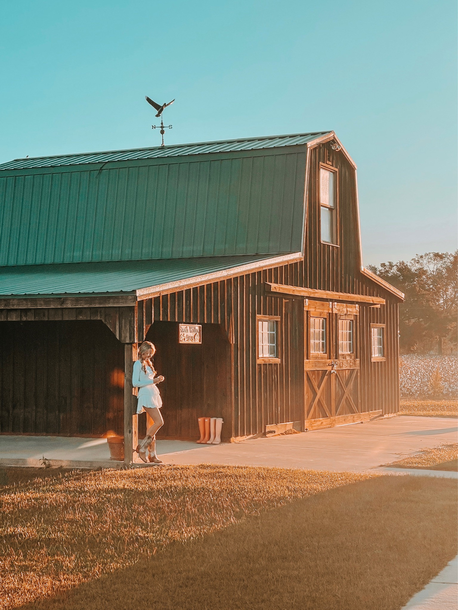 I love pairing a long sleeve tee with a mini! This skirt is the ruffle mini from LoveShackFancy (size p - I’m 5’4), the white long sleeve t-shirt is from Nordstrom (xs), & the boots are Justin.


#LTKSeasonal #LTKtravel #LTKU