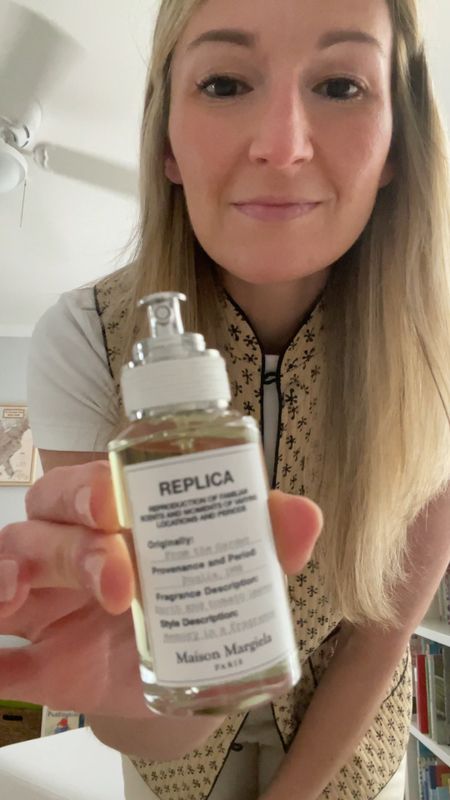 Maison Margiela sent me the most beautiful fragrance to test out and I am obsessed. It’s feminine but not floral, earthy but not too, and has the lightest organic feel. The scent is, From the Garden. 

#maisonmargiela #maisonmargielafragrances #smellslikememories #juliaamory #veronicabeard #transitionalstyle #highlow #highlowdressing #gifted
