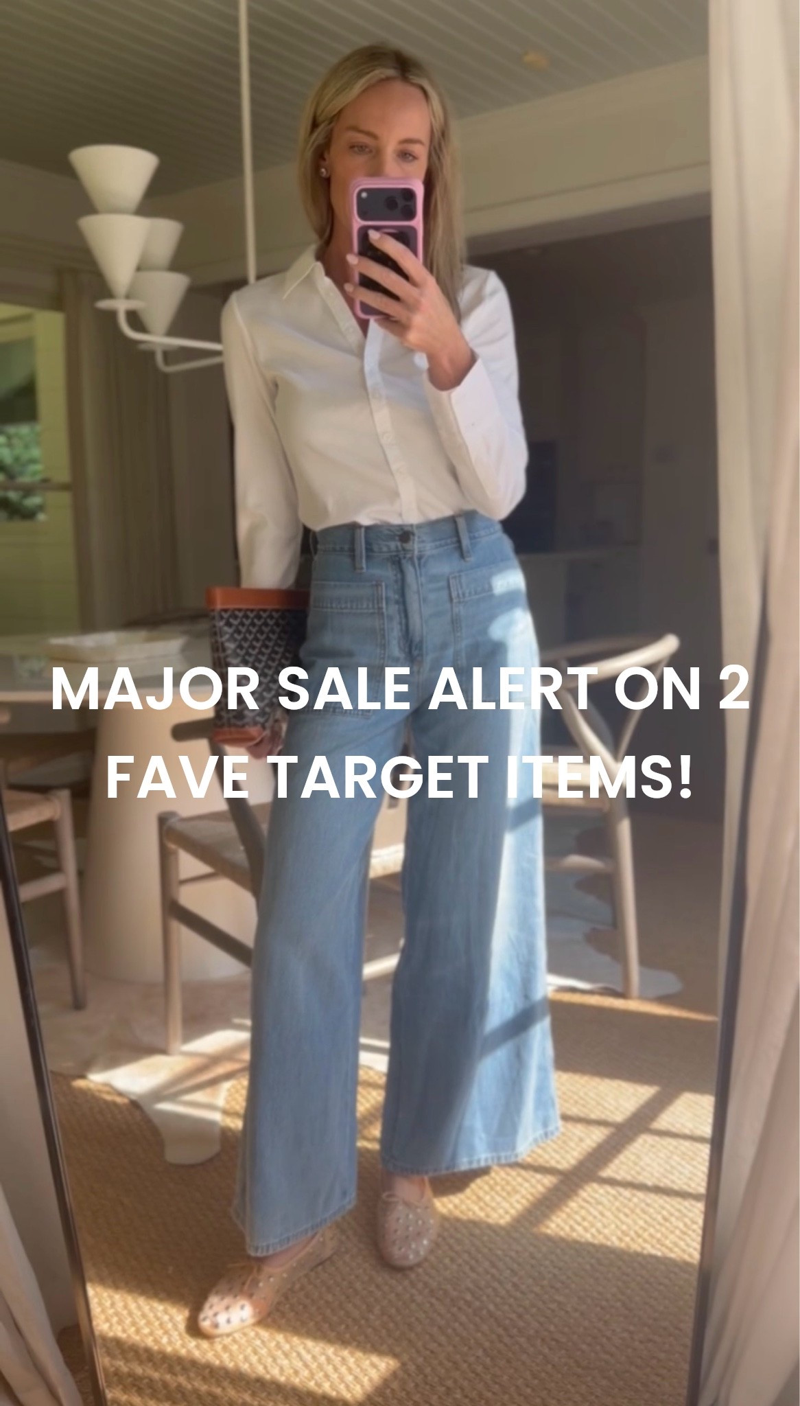 Size Small in the top and size 2 in the jeans! This top looks and feels expensive!