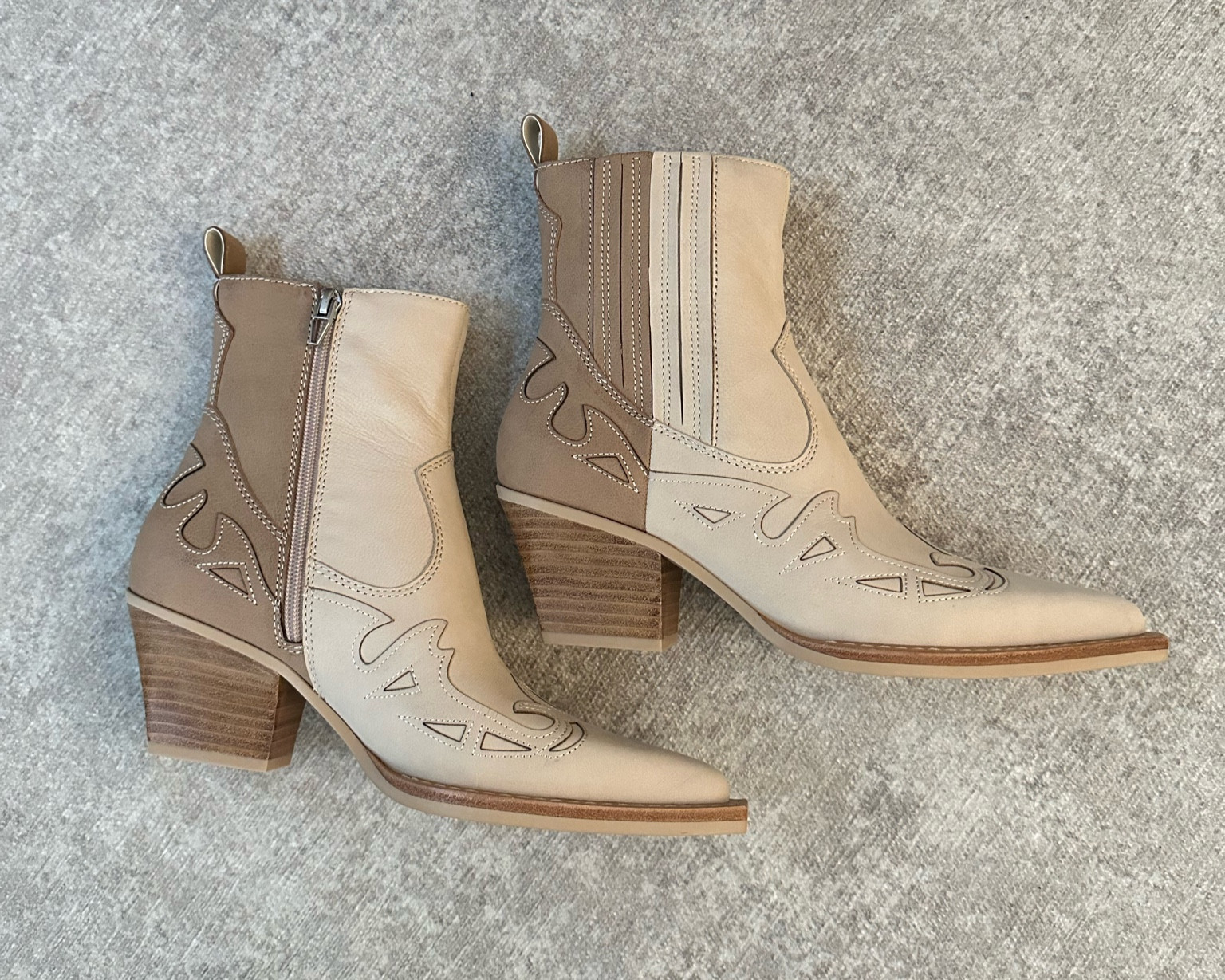 Dolce Vita Ramson Western Boot

Two toned leather bootie 

#LTKxNSale #LTKshoecrush #LTKsalealert