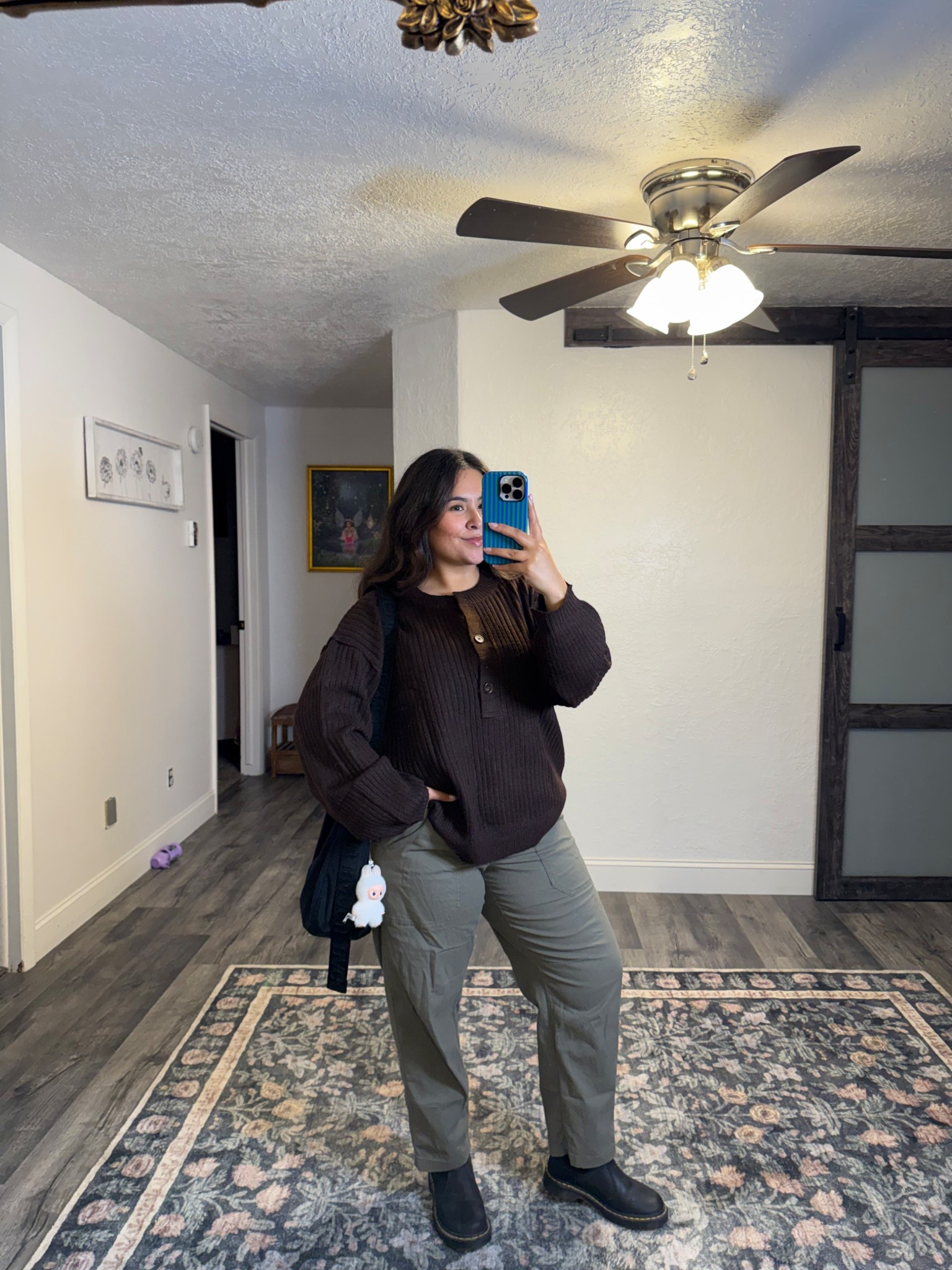 Cozy lil fall ootd 🤎 these pants are from old navy but out of stock. Linked similar options. Wearing a large in the top and a medium in the pants :) 