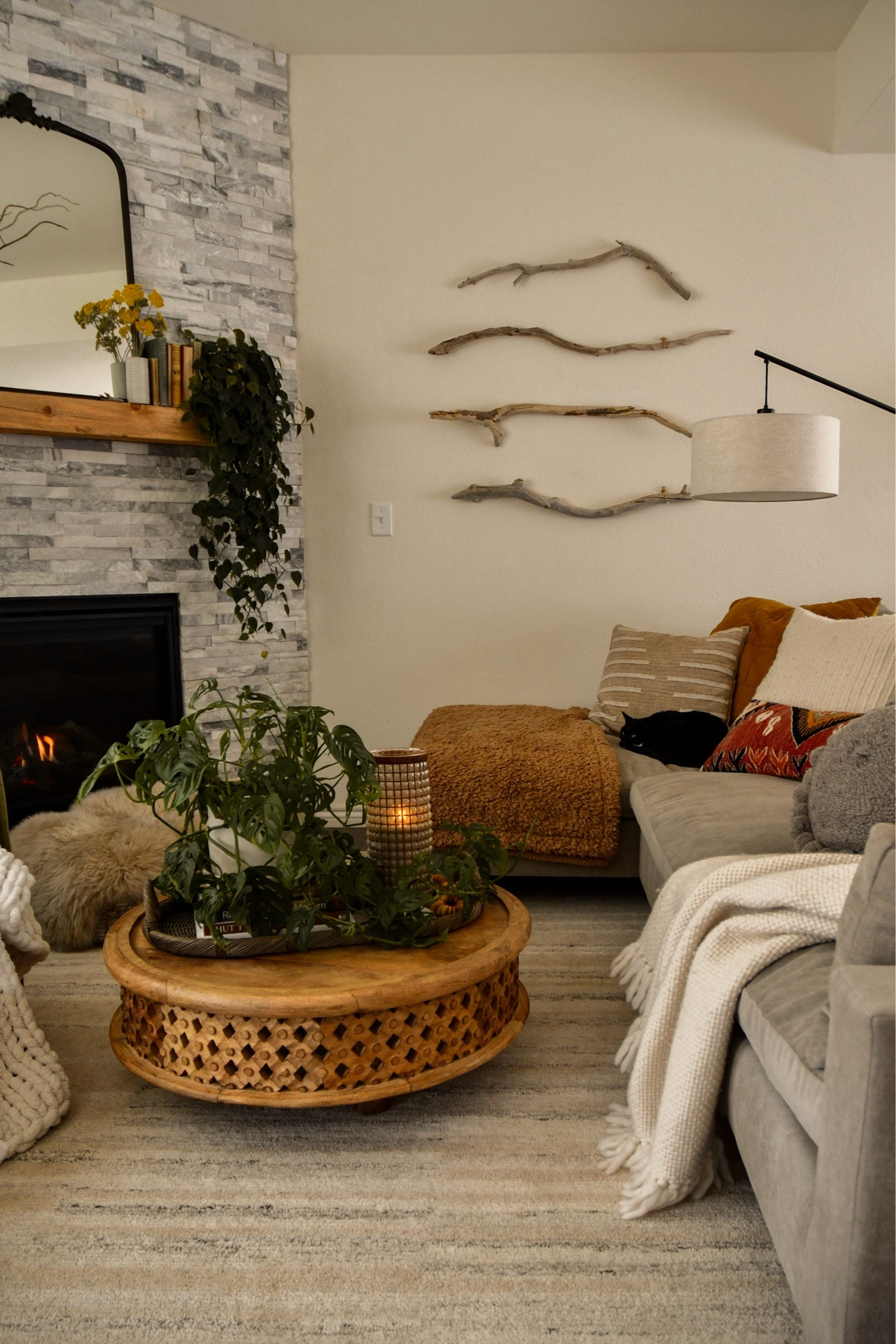 Cozy on a Monday 

#LTKHome #LTKSeasonal