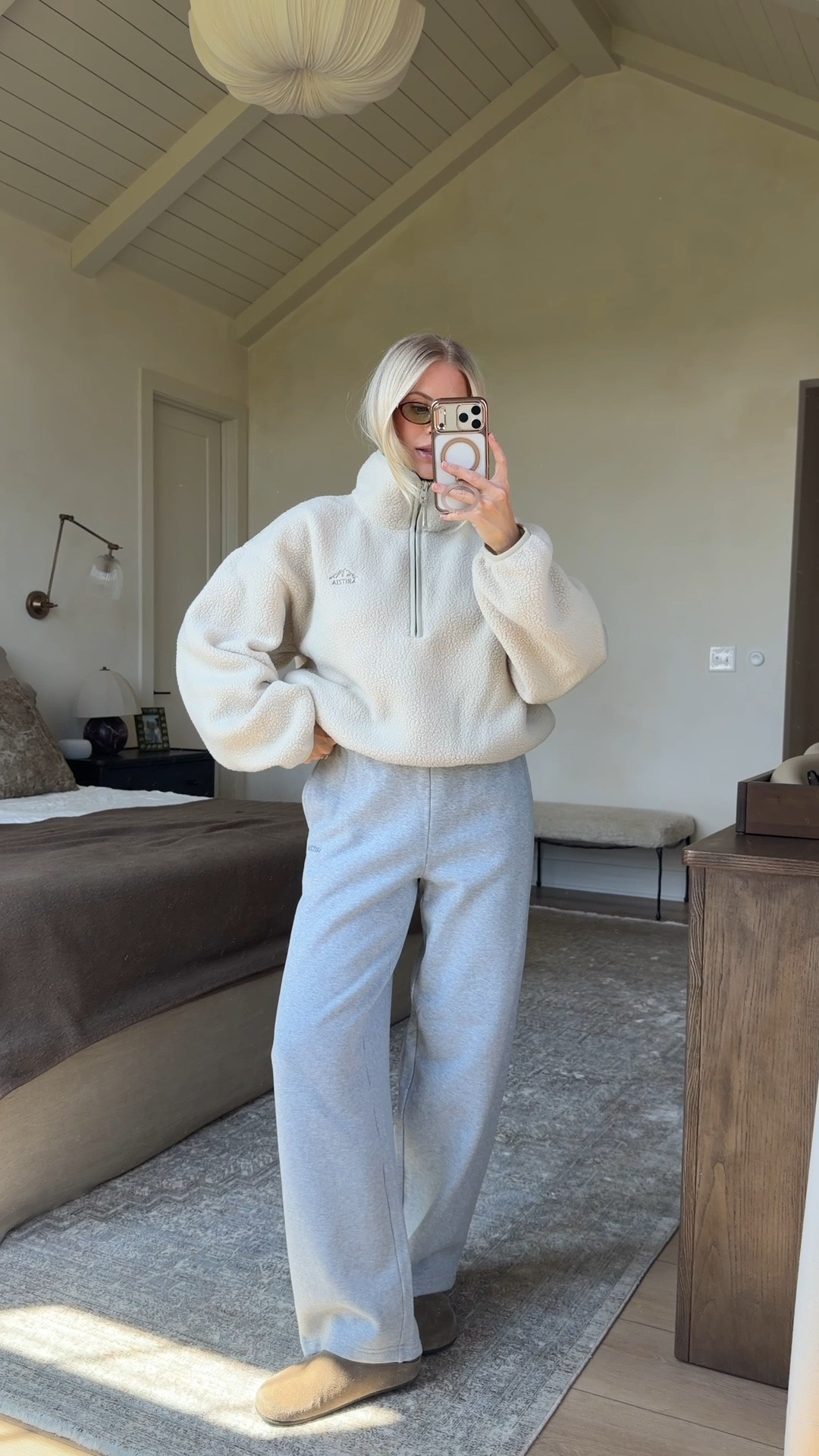 SIZE: large in top (mullein), med in pants (heather chrome), shoes run tts, sunnies are Bonnie Clyde - linked similar! #kathleenpost

Comfy chic look, fall transition outfit, fall walking outfit

#LTKootd #LTKfitnessgoals