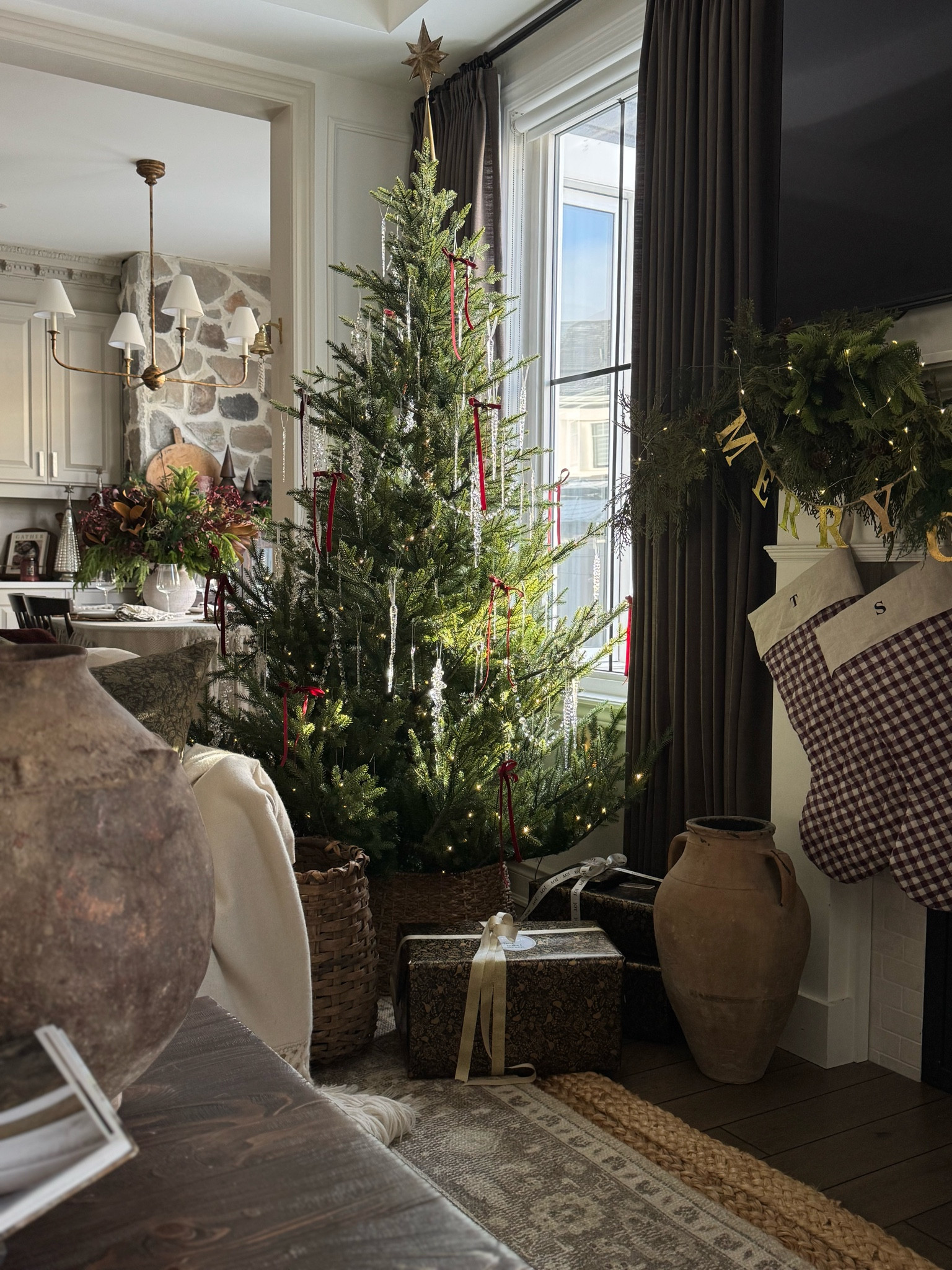 Celebrating the holidays with @twopagescurtains offering high quality curtains at an affordable price. Fully customizable for any space big or small! Use code SalinaMH15 for 15% off! 

#LTKwinter #LTKcasa #LTKstyletip