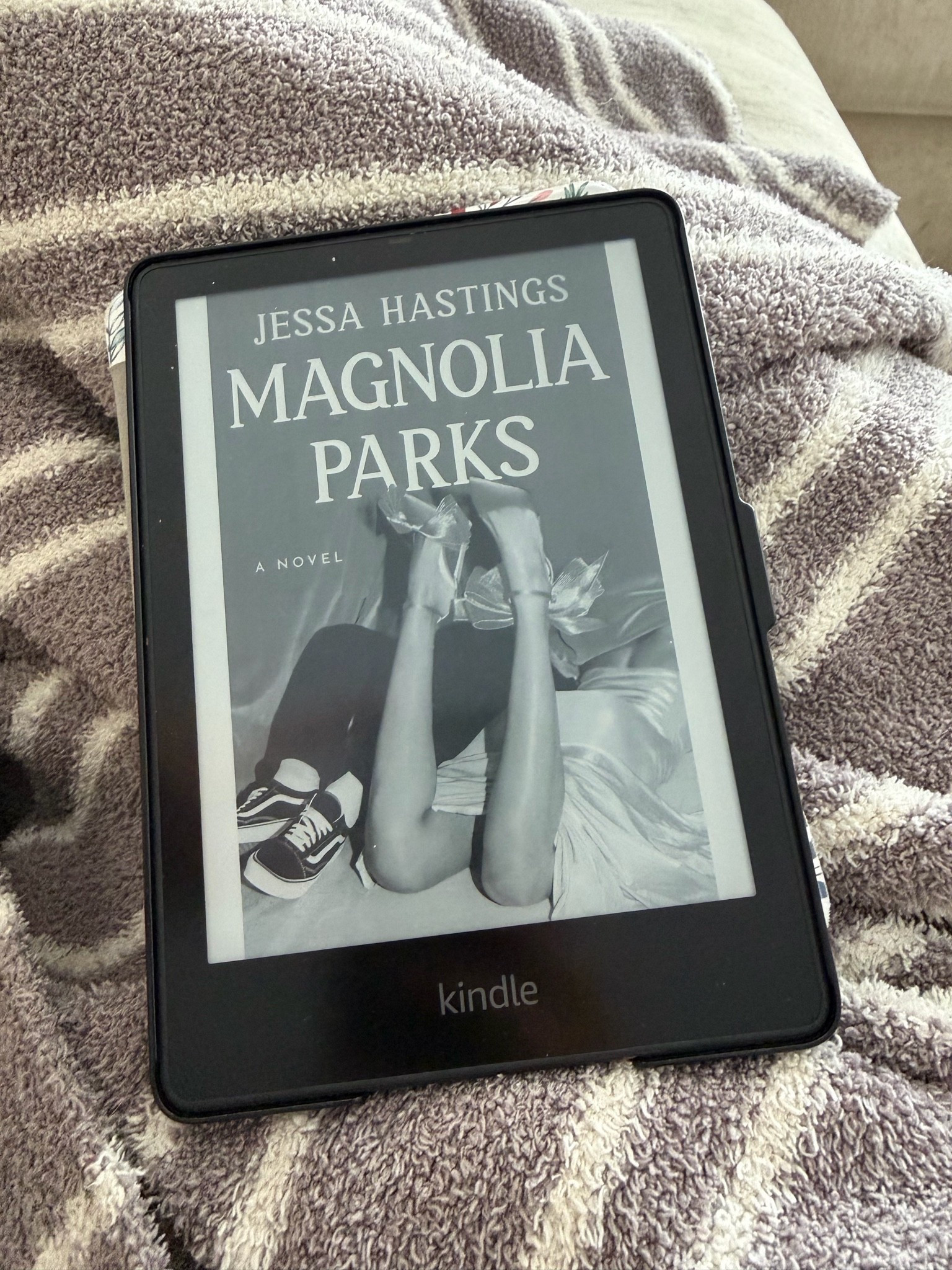 currently reading // best of book tok, book tok, book club, book recs, book recommendations