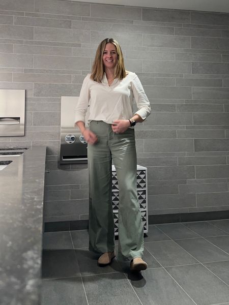 From 5am flight to office these pants are SO comfortable 

#LTKworkwear #LTKmidsize #LTKshoecrush