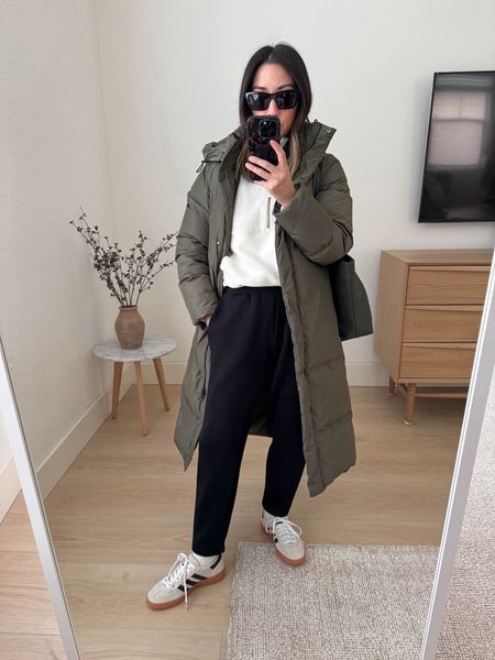 Winter school drop off outfit ideas. Best puffer coats. This is a pricey puffer but great fit and so warm. Size down. 

Jenni Kayne puffer coat xxs
Varley pull over xs
Varley pants 25” xs
Adidas Spezial sneakers 4 men’s 
Cuyana tote small 
YSL sunglasses  


#LTKSeasonal #LTKshoecrush #LTKitbag