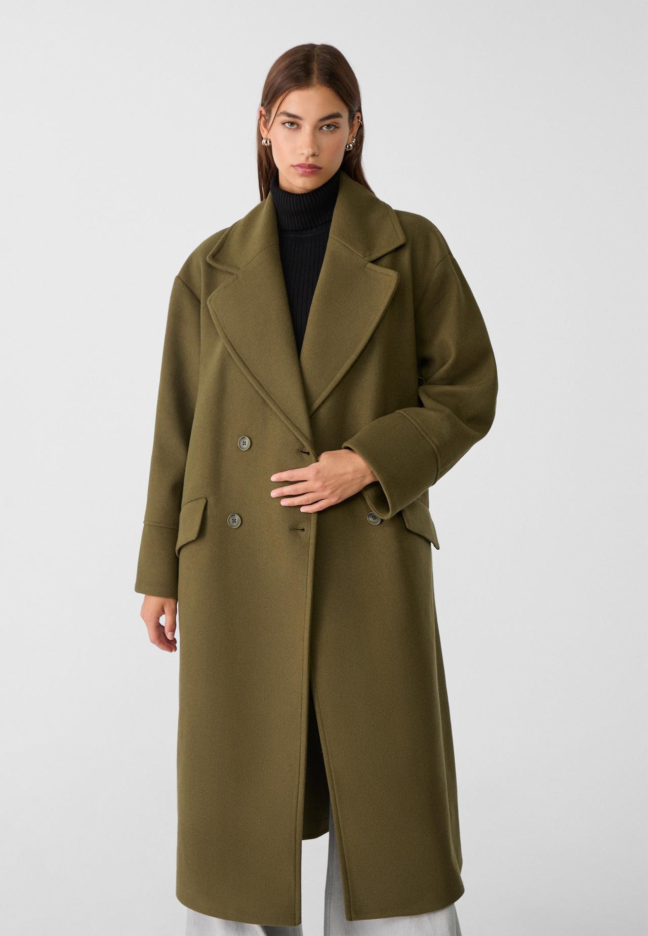 Oversize soft-touch coat with a lapel collar and long sleeves. False front pockets. Double-breast... | Stradivarius (UK)