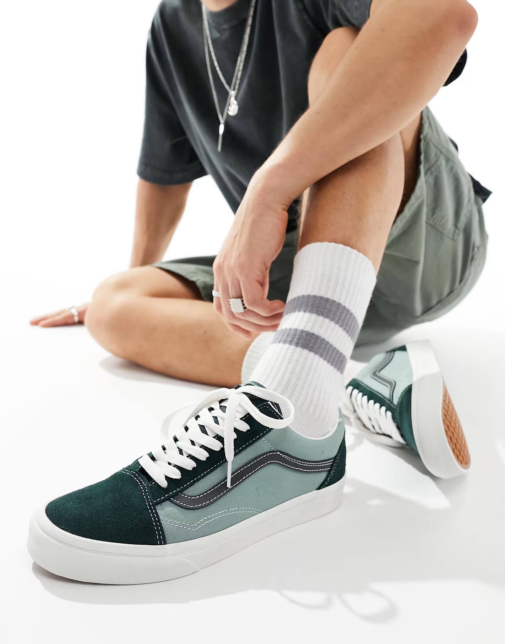 Vans Old Skool sneakers in earth tone green | ASOS (Global)