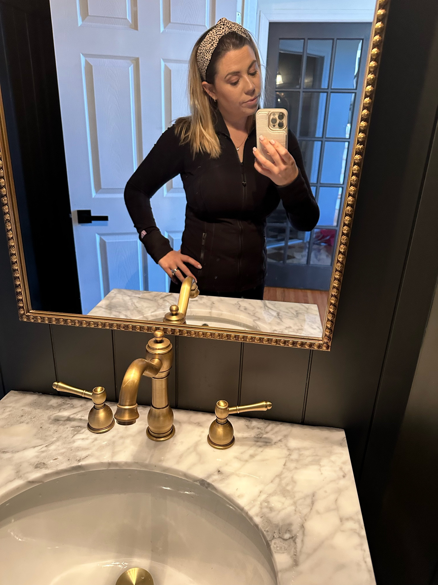 Obsessed with this zip up 

Lululemon 
Activewear 
Workout wear 