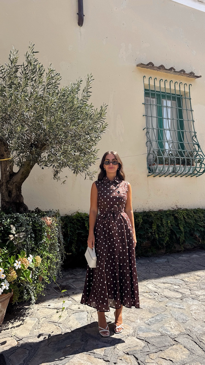 Falling for polka dots. The first days of autumn in Italy are truly some of the most beautiful days spent. 🍂 

A few of my favourite brown/ivory polka dot dresses of the moment. 



#autumninitaly #fallfashioninspo #polkadotdress #sustainableluxury #amalficoastitaly #ravello #alessandrarosa

#LTKmodest #LTKtravel #LTKautumn
