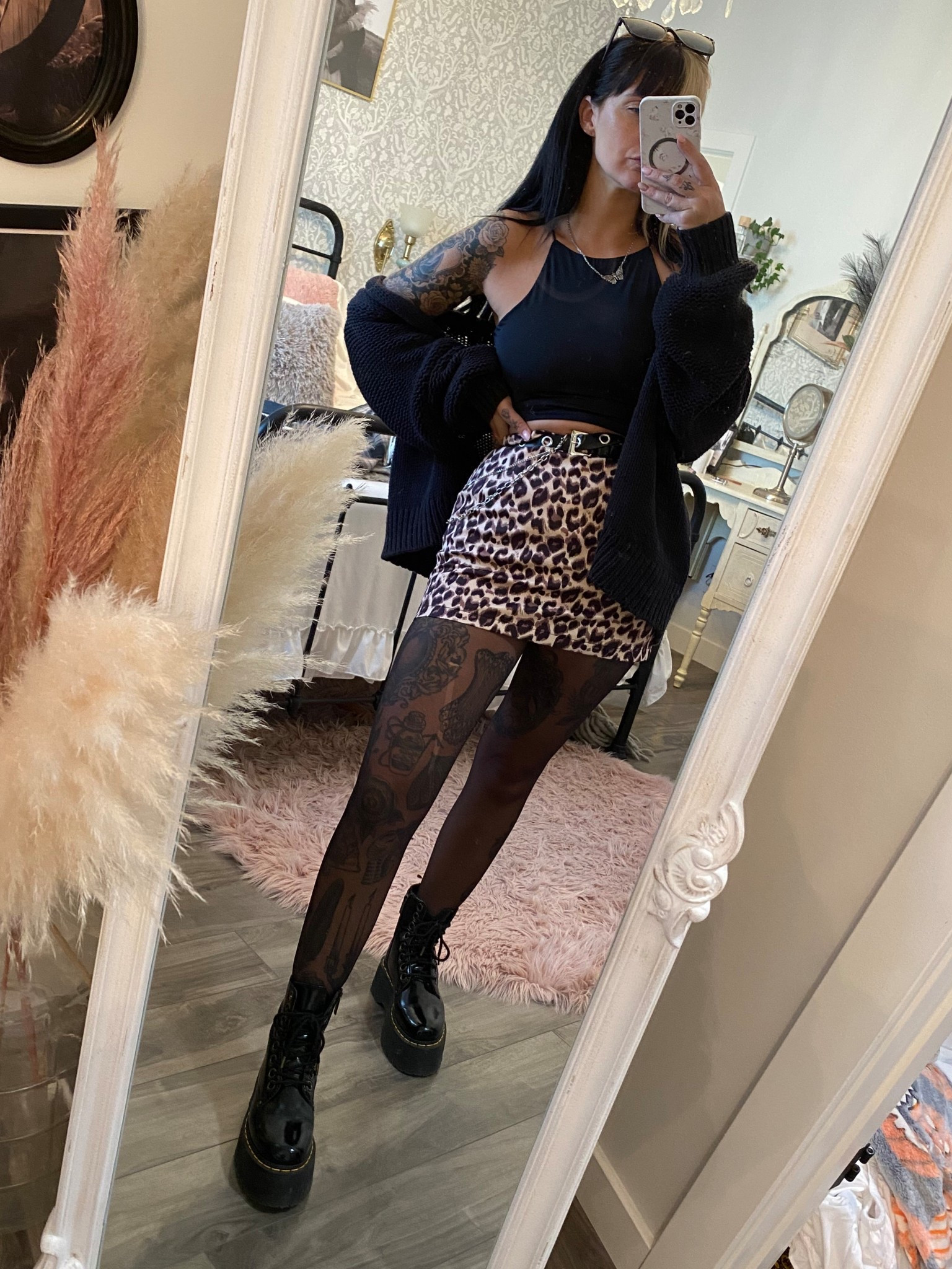 Autumn rock fit

Cardigan: purchased in Japan
Tights: dollarama
Skort: shein
Tank: Shein
Necklace: clocks and colour

#LTKstyletip #LTKdatenight #LTKcanada