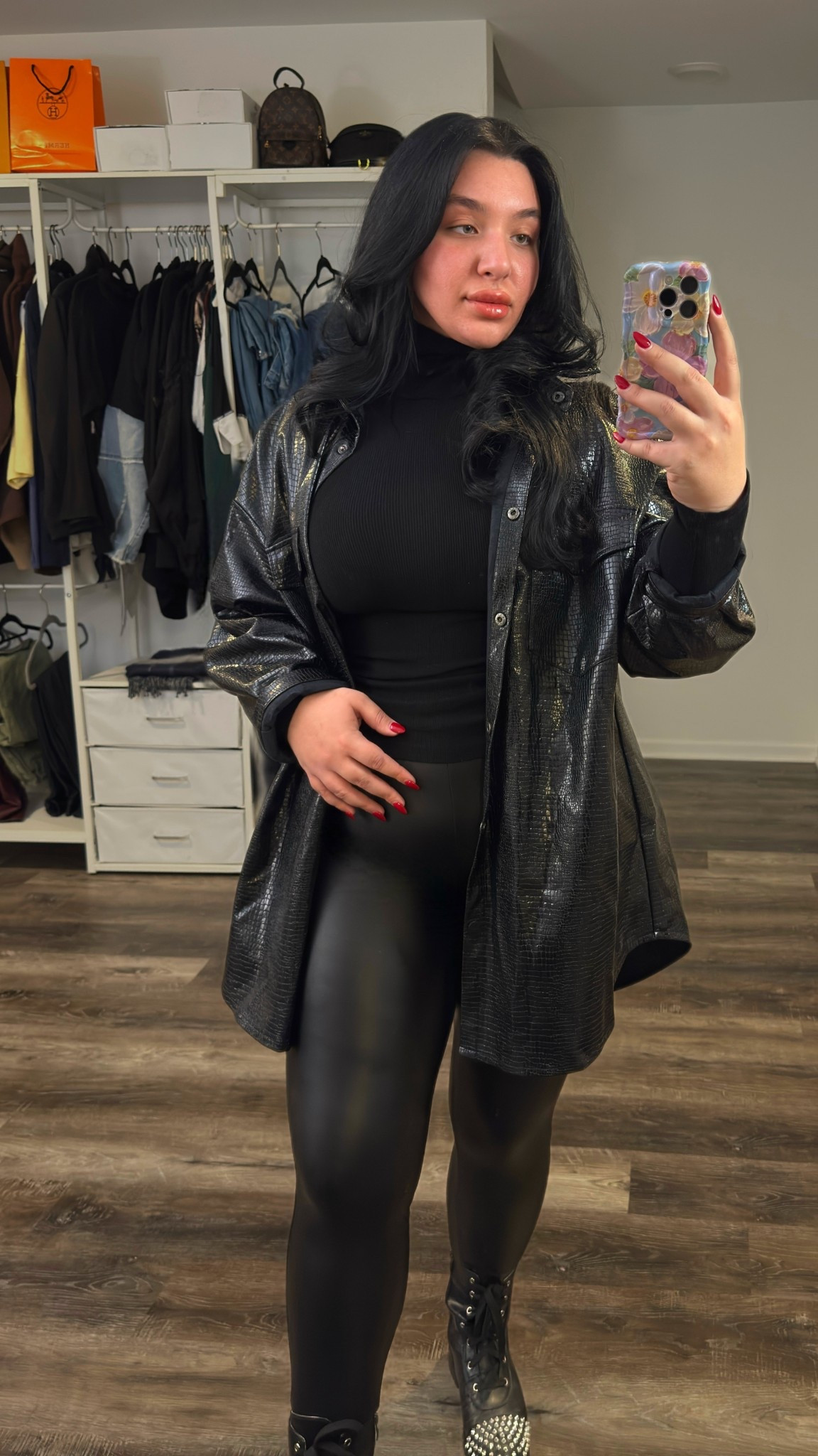 All black, but make it elevated 🖤 leather layers + sleek basics = effortless cool
Shop the full look ⬇️

#LTKgrwm #LTKootd #LTKBeauty