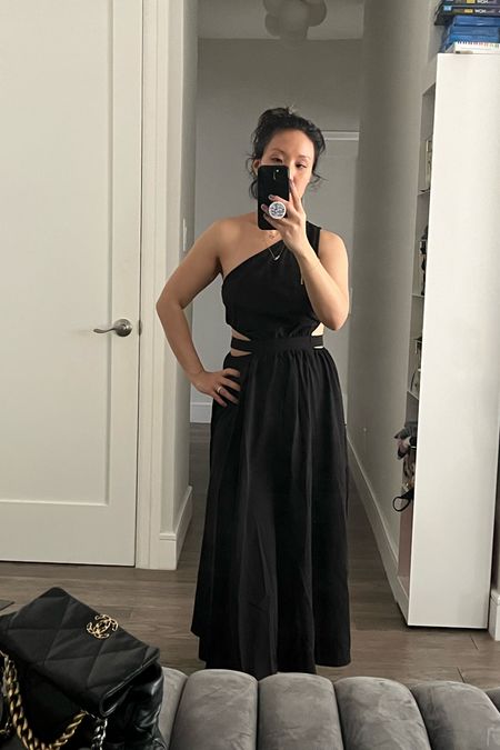 Wedding guest dress. Brunch dress. Spring dress. Summer dress. This one is an amazing find. The fabric feels amazing and the price point is generous. I’m sad to be returning this because it’s too big in the chest for me. Wearing a small.

#LTKtravel #LTKunder50 #LTKwedding
