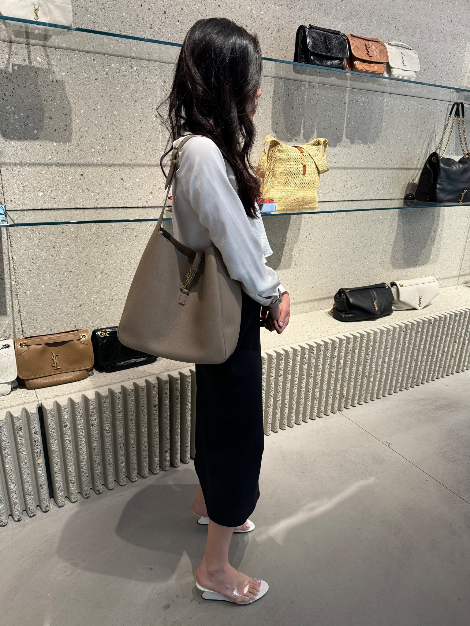 Chic & easy. I’ve had this outfit for years and it’s not going out of style any time soon 🤍✨


Office outfit, work outfit, white blouse, cropped blouse, crepette skirt, midi skirt, work skirt, work tote, luxury tote, kitten heel, summer sandal 


#LTKdresses #LTKshoes #LTKsale