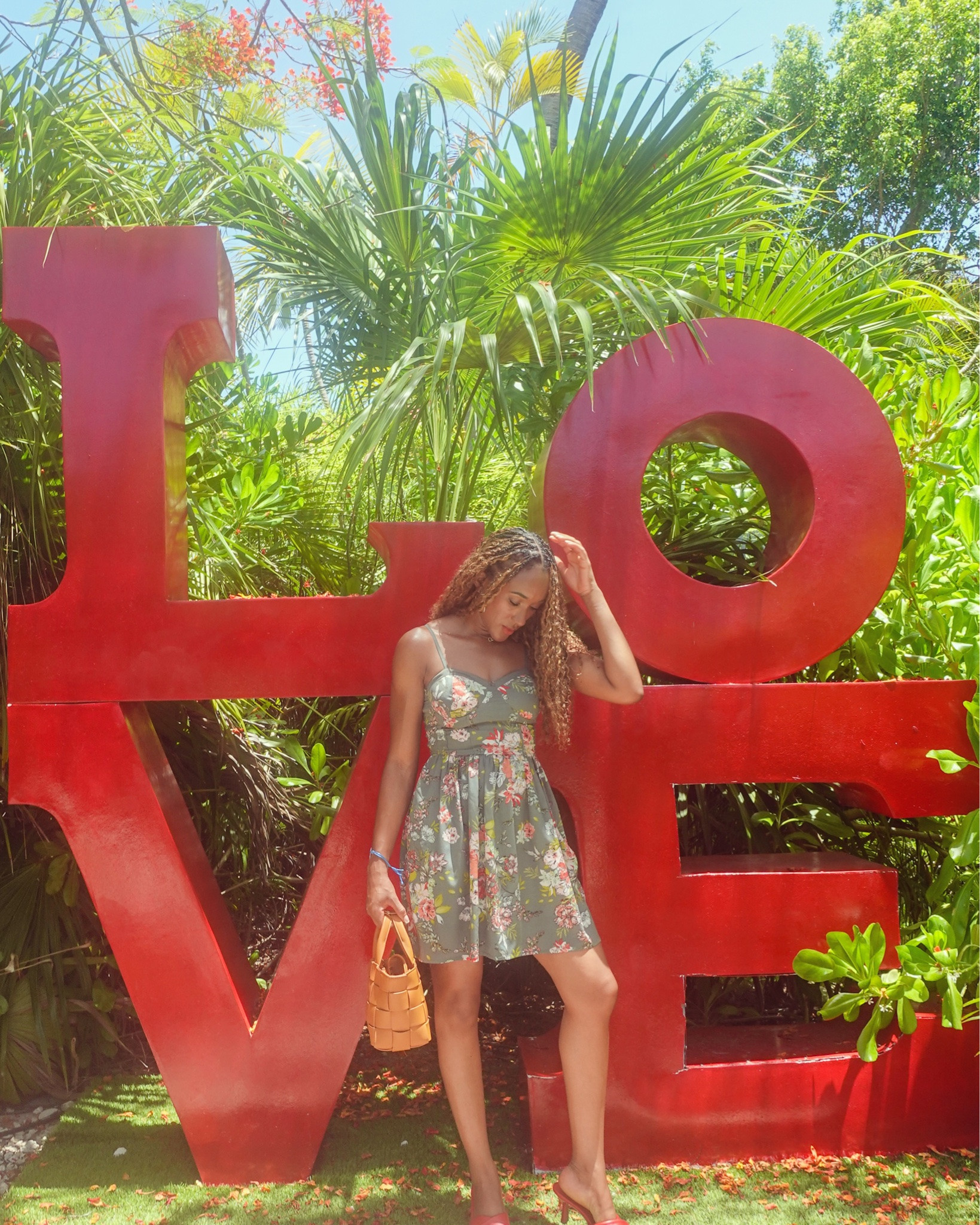❤️Love❤️ 

Rediscovered this dress in my closet before vacation, so she came along…She did what she was supposed to do 🙌🏾

Both dress and bag were @tjmaxx Finds 😍 

#shopyourcloset #ootd #vacationoutfit

#LTKootd #LTKdayinmylife #LTKTravel