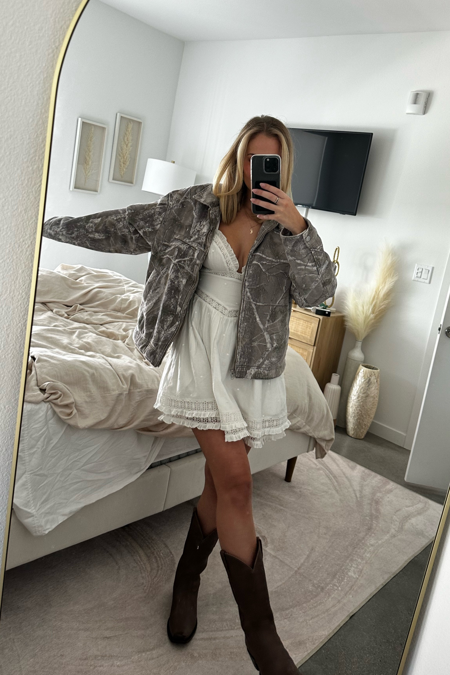 Boots are from boot barn but can’t link on here! Added similar ones :)

#LTKFestival #LTKparties #LTKstyletip