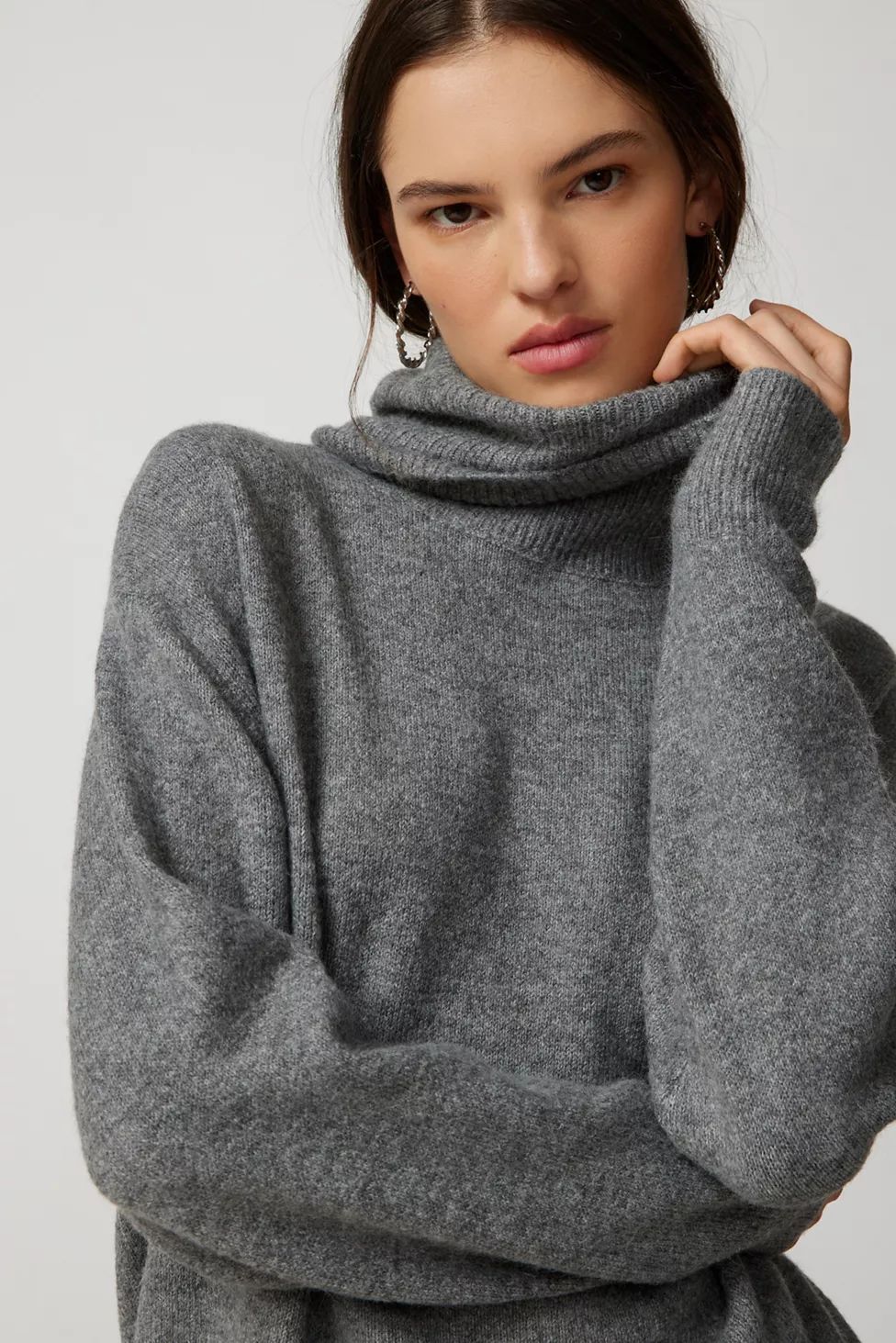 UO Tinsley Oversized Turtleneck Sweater | Urban Outfitters (US and RoW)