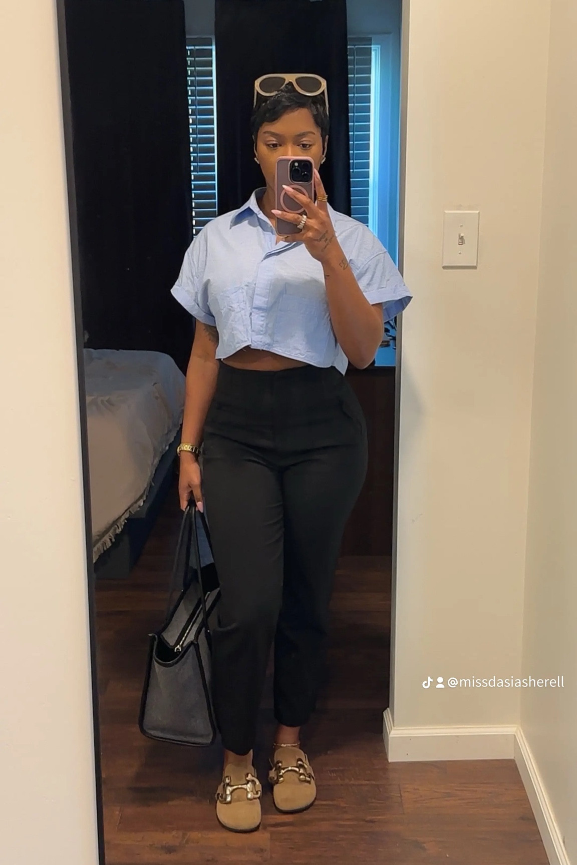 TOP: Zara 
Size: S  
SKU:| 3615/189| OUT OF STOCK
BOTTOMS: Zara 
Size: M
SKU: |9929/132|
SHOES: Zara
Size: 7.5
SKU: |2570/910| OUT OF STOCK
