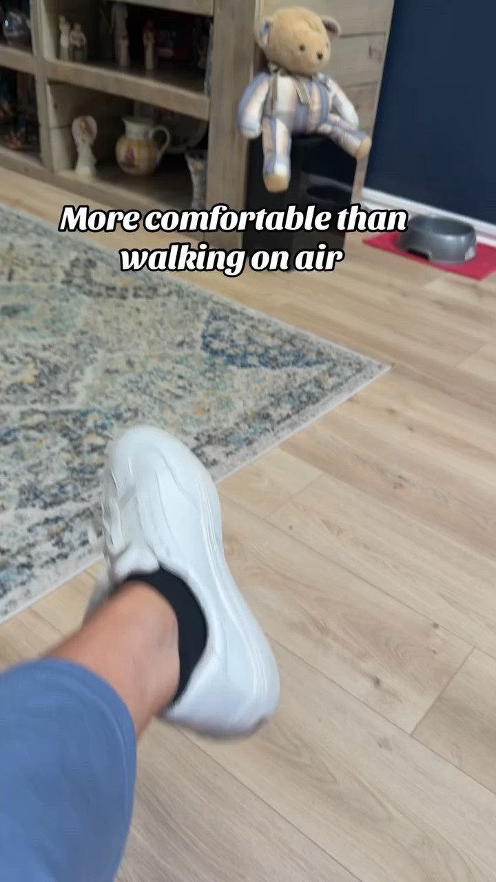 Dr. Scholl’s shoes combine style and comfort with cushioned support, making them a great option for all-day walking and everyday wear.@Dr. Scholl’s #DrScholls #ComfortShoes #WalkingShoes #EverydayStyle #ootd