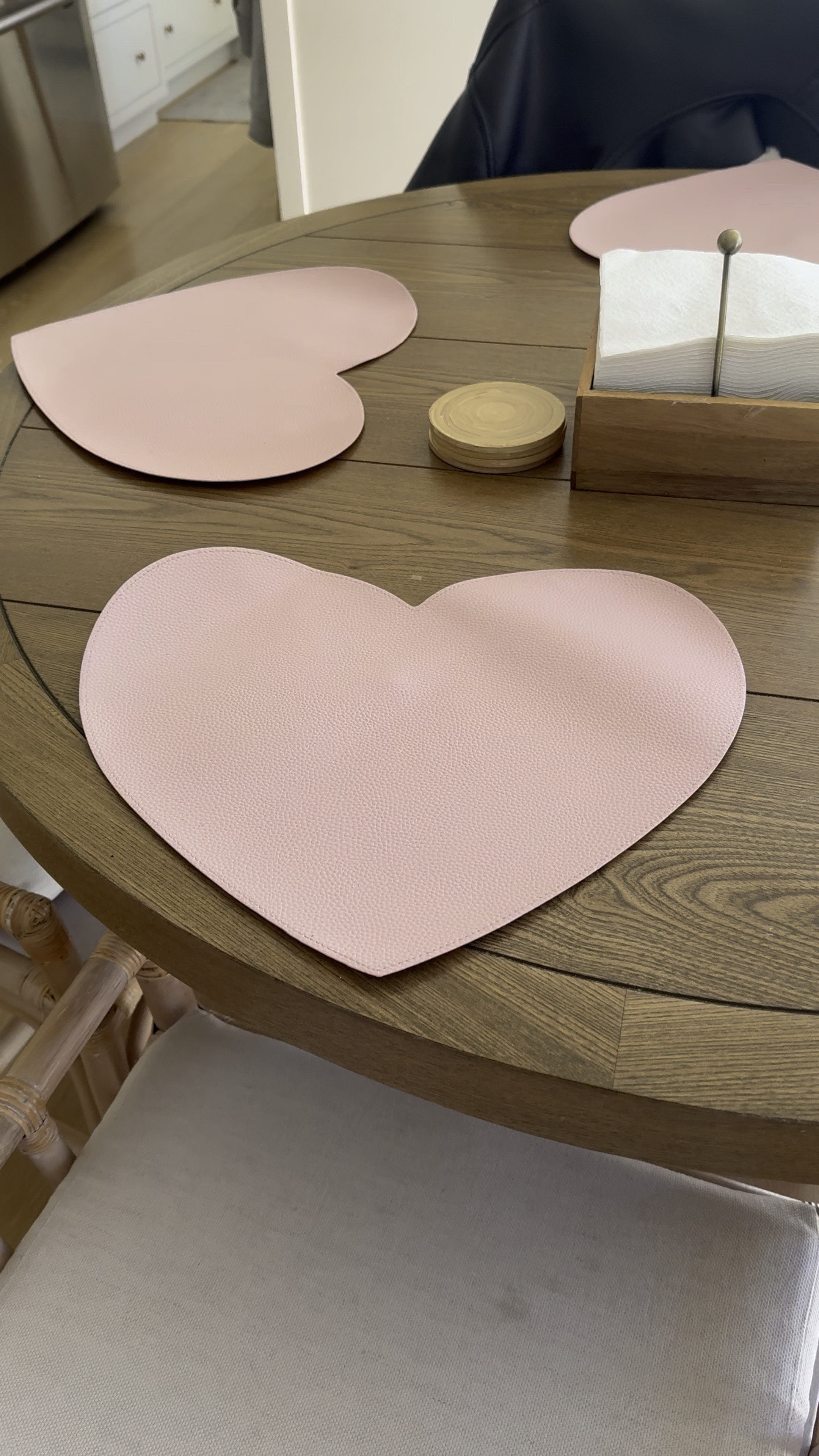 Valentines decorations


#LTKHome #LTKFindsUnder50 #LTKSeasonal