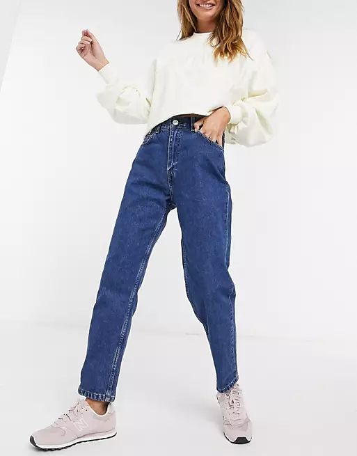 Pull&Bear mom jean in medium blue | ASOS (Global)