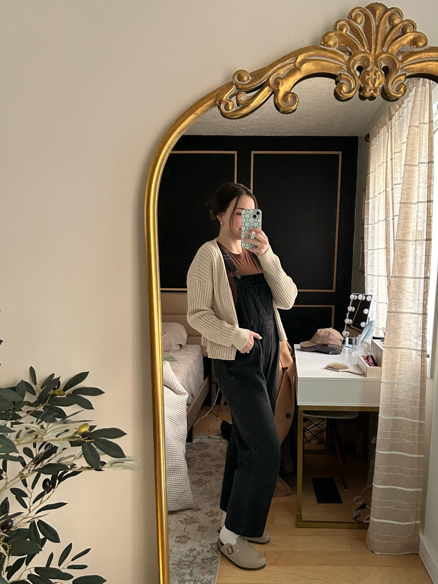 Comfy layered blackoverall winter outfit 🤍

#LTKshoecrush #LTKstyletip #LTKfindsunder50