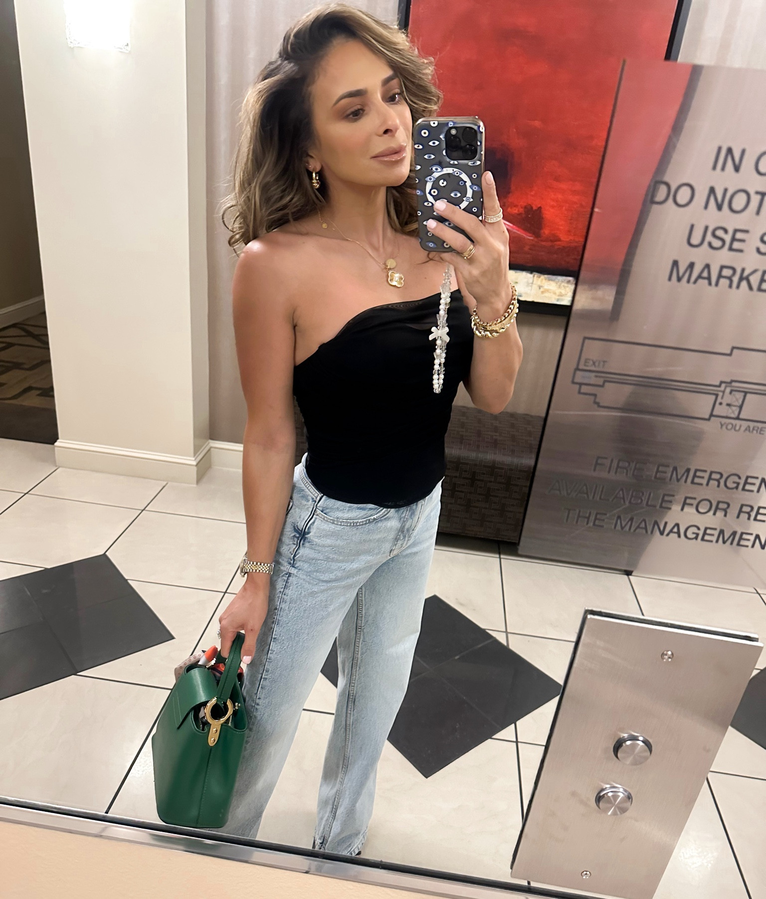 Another day & another elevator photo!!! But… a new cute black hugging top & these new GFRD jeans that are on SALE 🔥