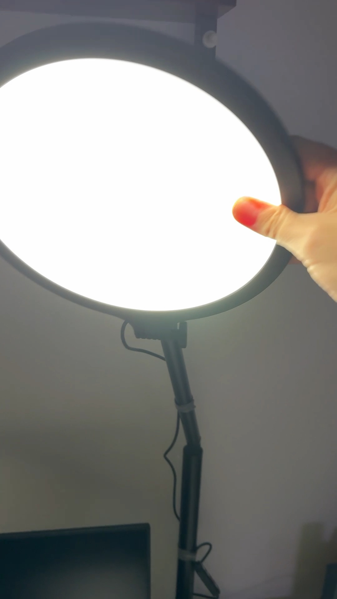 10.2 inch desk ring light with stand. Perfect for creators or for zoom calls. #light #ringlight #photography #desklighting

#LTKU #LTKHome