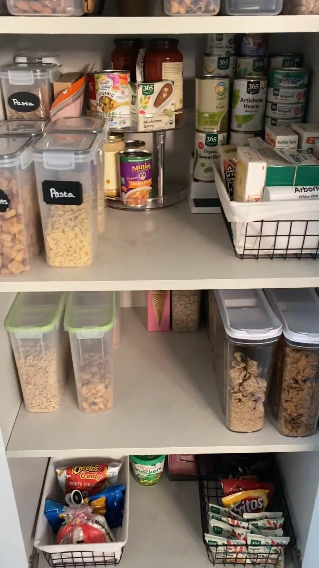 With the new year around the corner, it has me wanting to organize everything in my house! Here are some of my favorite items I’ve used to get things situated 👍🏼

Home organizing, kitchen organization, pantry organizing, spice rack, food storage bins, cabinet organizer, Amazon, organization tips

#LTKFindsUnder50 #LTKHome #LTKmomlife