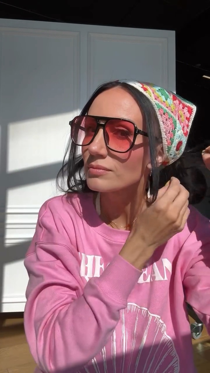 These are so easy to wear- tie them under your hair at the neck, make sure you pull some bangs through and let the scarf cover just the top of your ears. 🌸