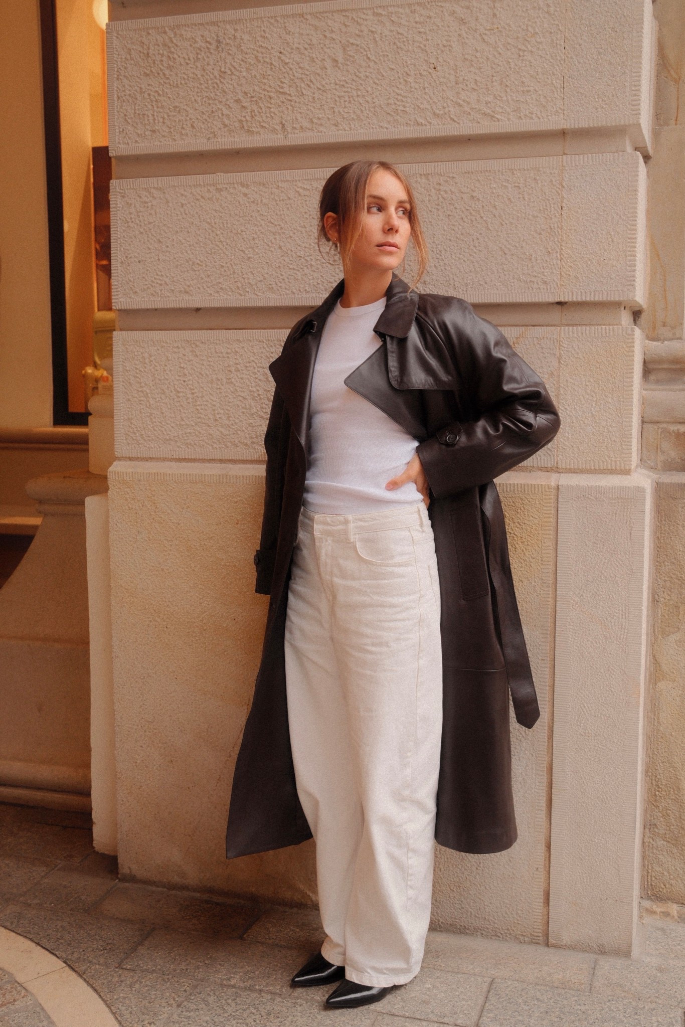 White Jeans & Leather Coat 

#LTKautumn #LTKdeutschland #LTKeurope