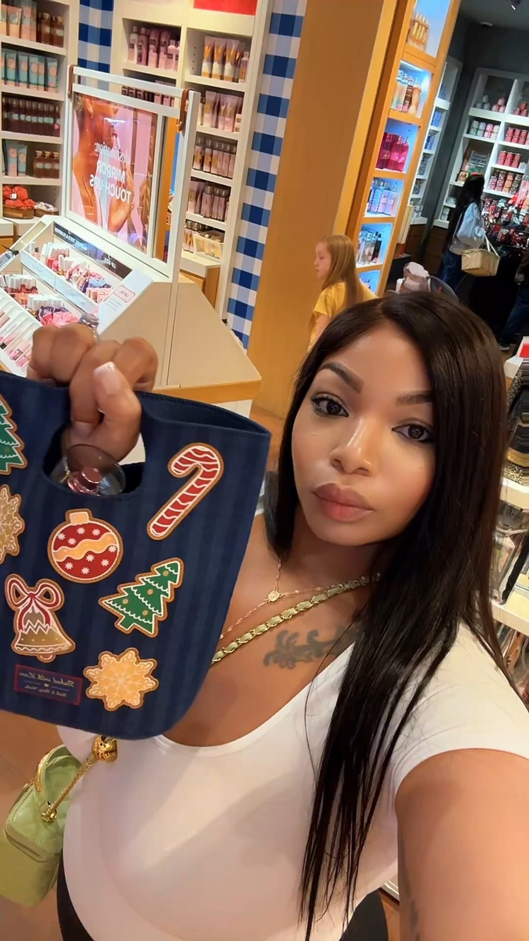 Bundled up for the holidays 🎁✨ Bath & Body Works has a $20 deal that includes a full-size body spray, a candle, and a gift bag — perfect for gifting or treating yourself. Linking everything for you on LTK 💗

#bathandbodyworks #holidaygifts #ltkfinds #budgetfriendly #giftideas #under25 #ltkbeauty

#LTKGiftGuide #LTKHoliday #LTKCyberWeek