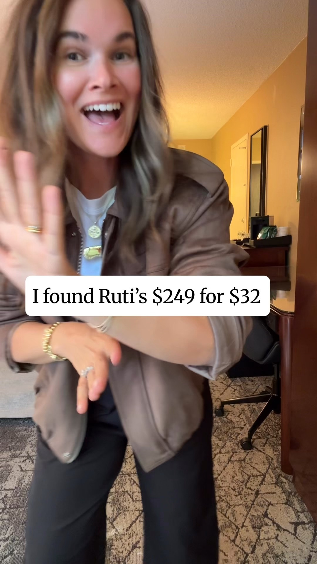 These $32 Amazon pants look JUST like the $249 Ruti pair — same tailored fit, same polished look. I wore them on a 4-hour flight and they held up perfectly. 5’3 for reference and in my normal size M. LIKE and COMMENT “PANTS” and I'll send you the link! 🤎
.
#AmazonFinds #LookForLess #FallFashion #AffordableFashion