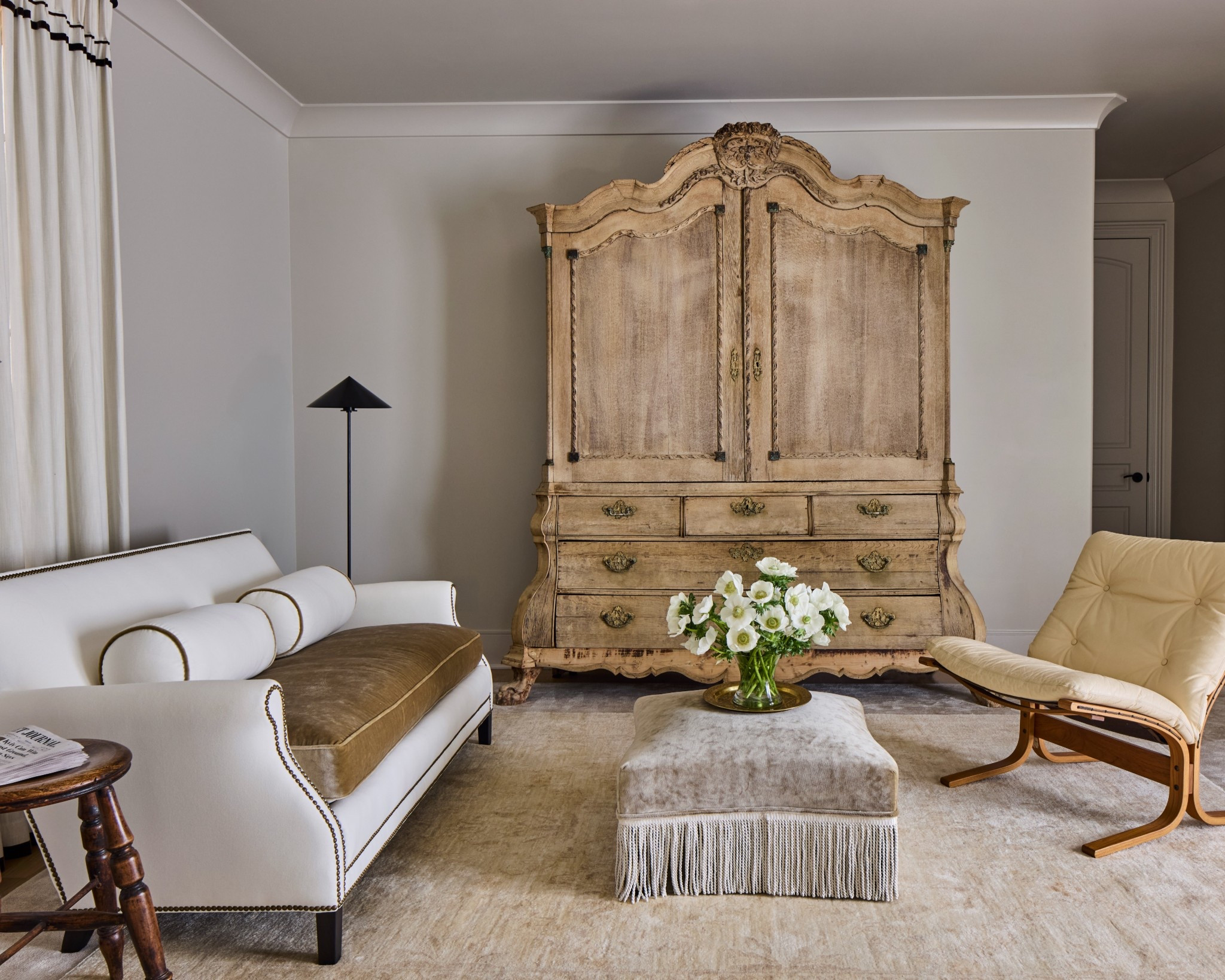 Bedroom sitting area 

#LTKHome