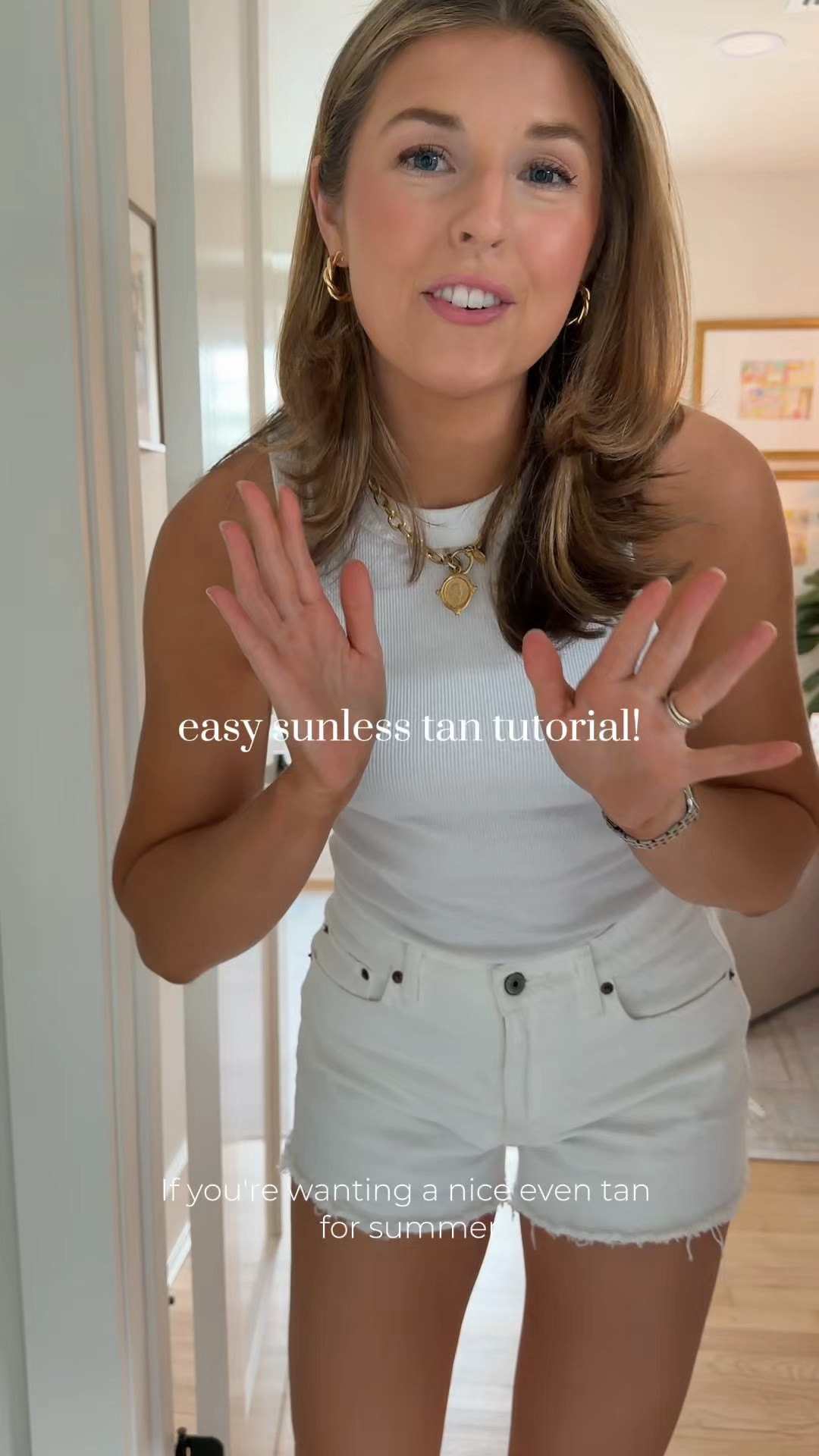 Easy sunless tan tutorial! I wear the shade medium in body lotion and dark in face lotion.

Self tan // self tanning // self tan routine