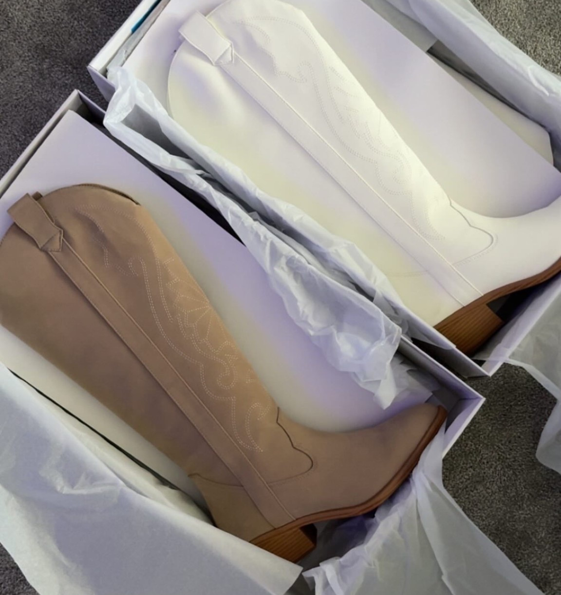 🍁 Fall is calling & I’m answering with these tall knee-high boots 🤎🤍 White or tan, they’re the perfect pair to style with jeans, dresses & cozy layers this season. Shop my fall boot favorites in LTK!

#LTKSeasonal #LTKShoeCrush #LTKSaleAlert